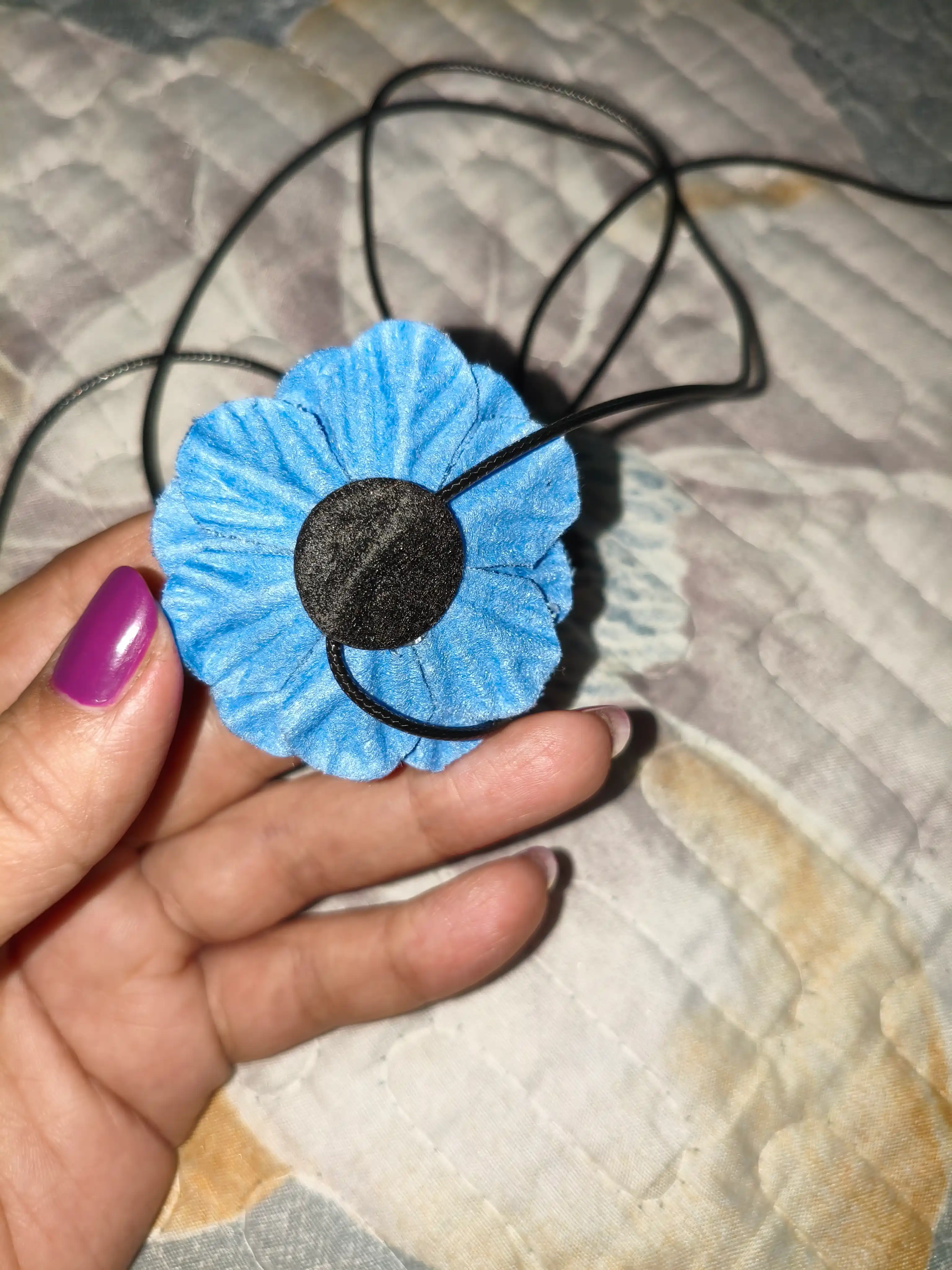 Gulli bo'yinbog'li choker
