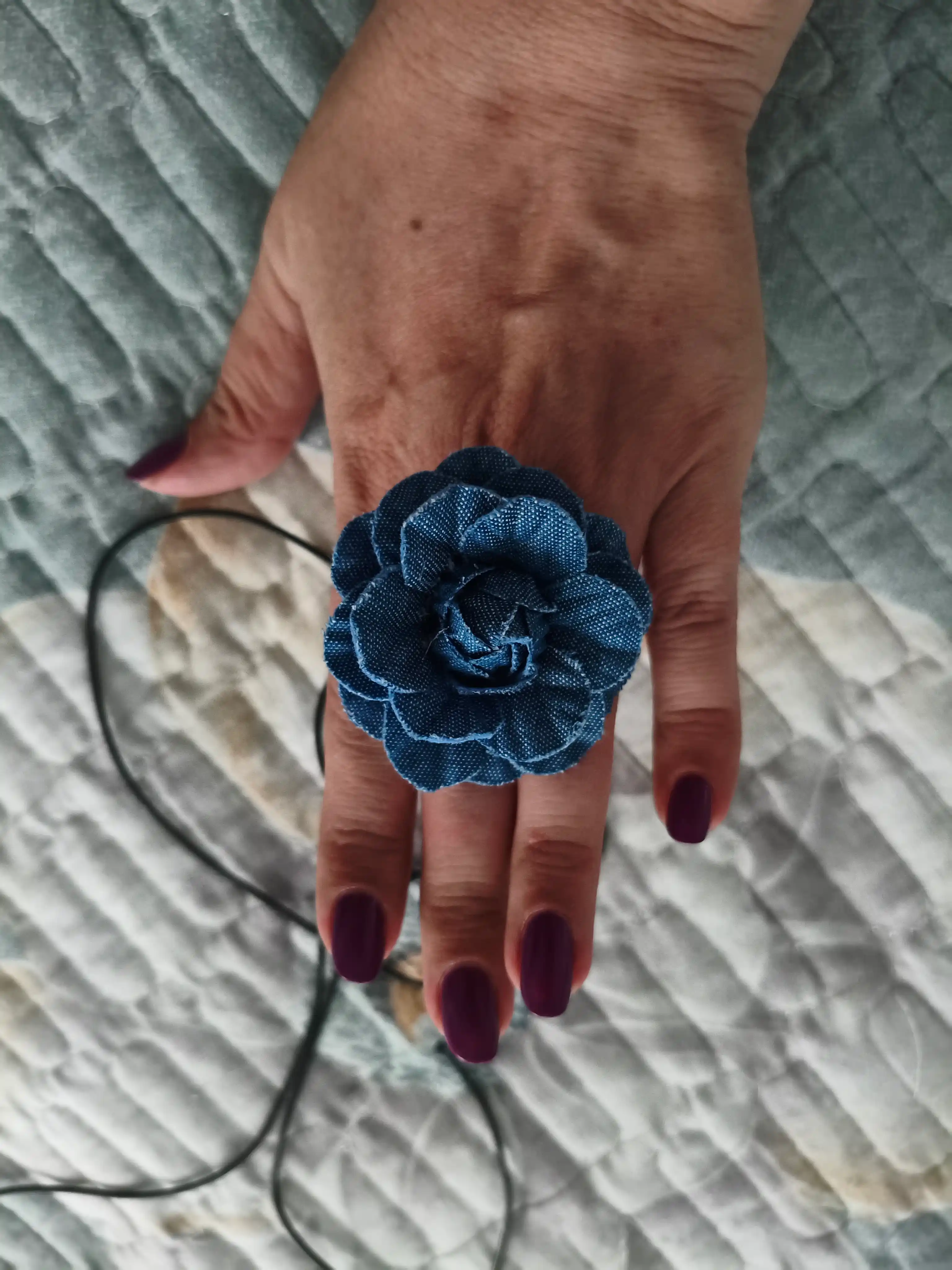 Gulli bo'yinbog'li choker