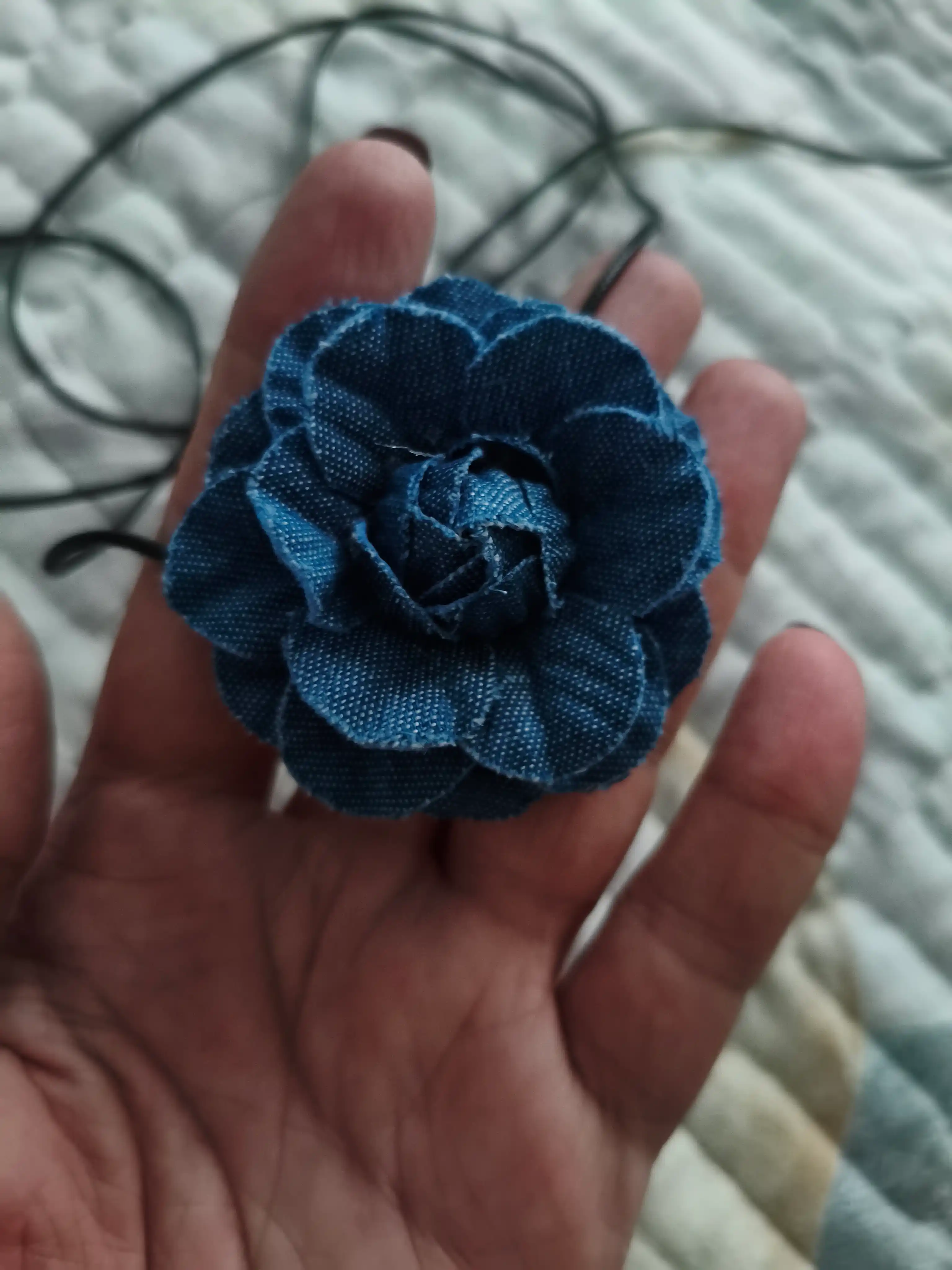 Gulli bo'yinbog'li choker