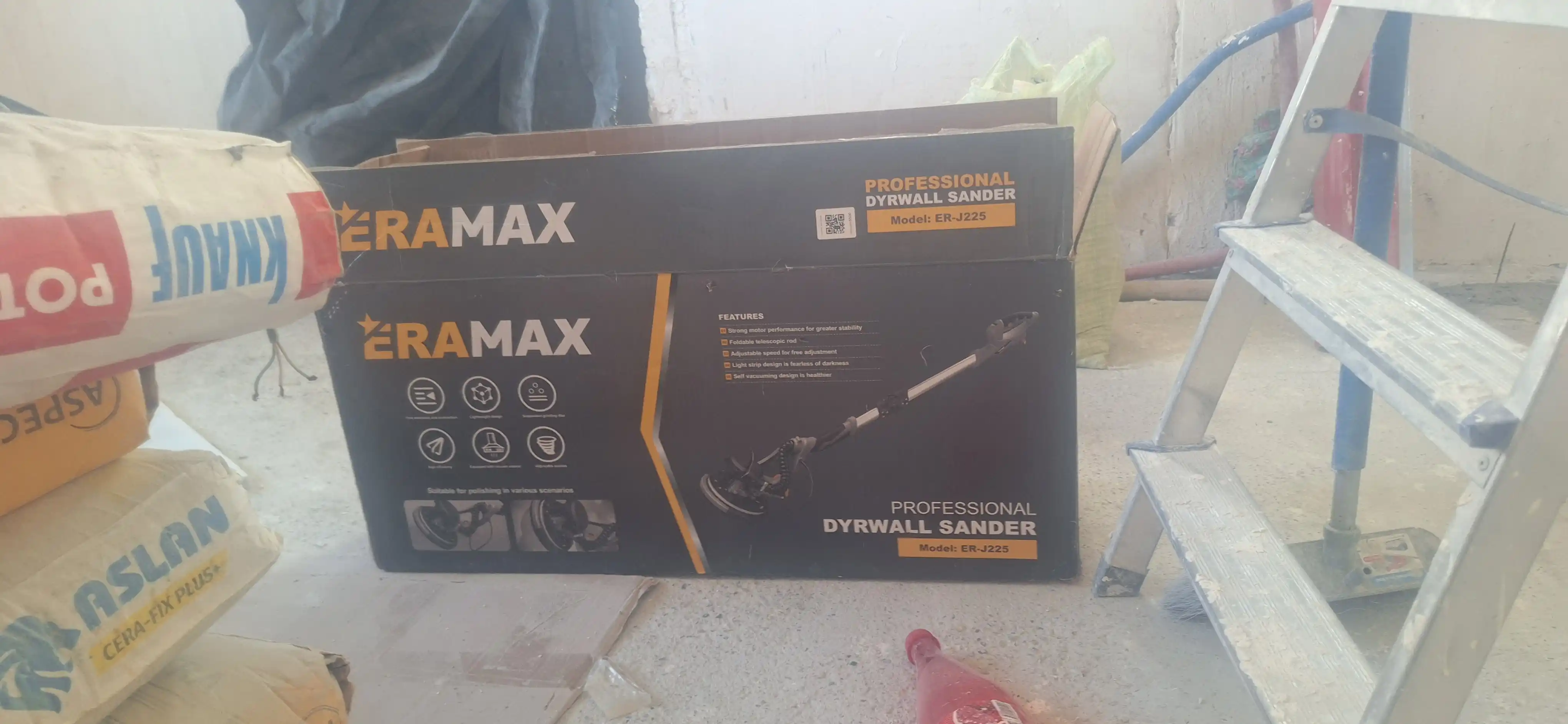 Шлифмашинка для стен и потолков Eramax, в пластиковом кейсе