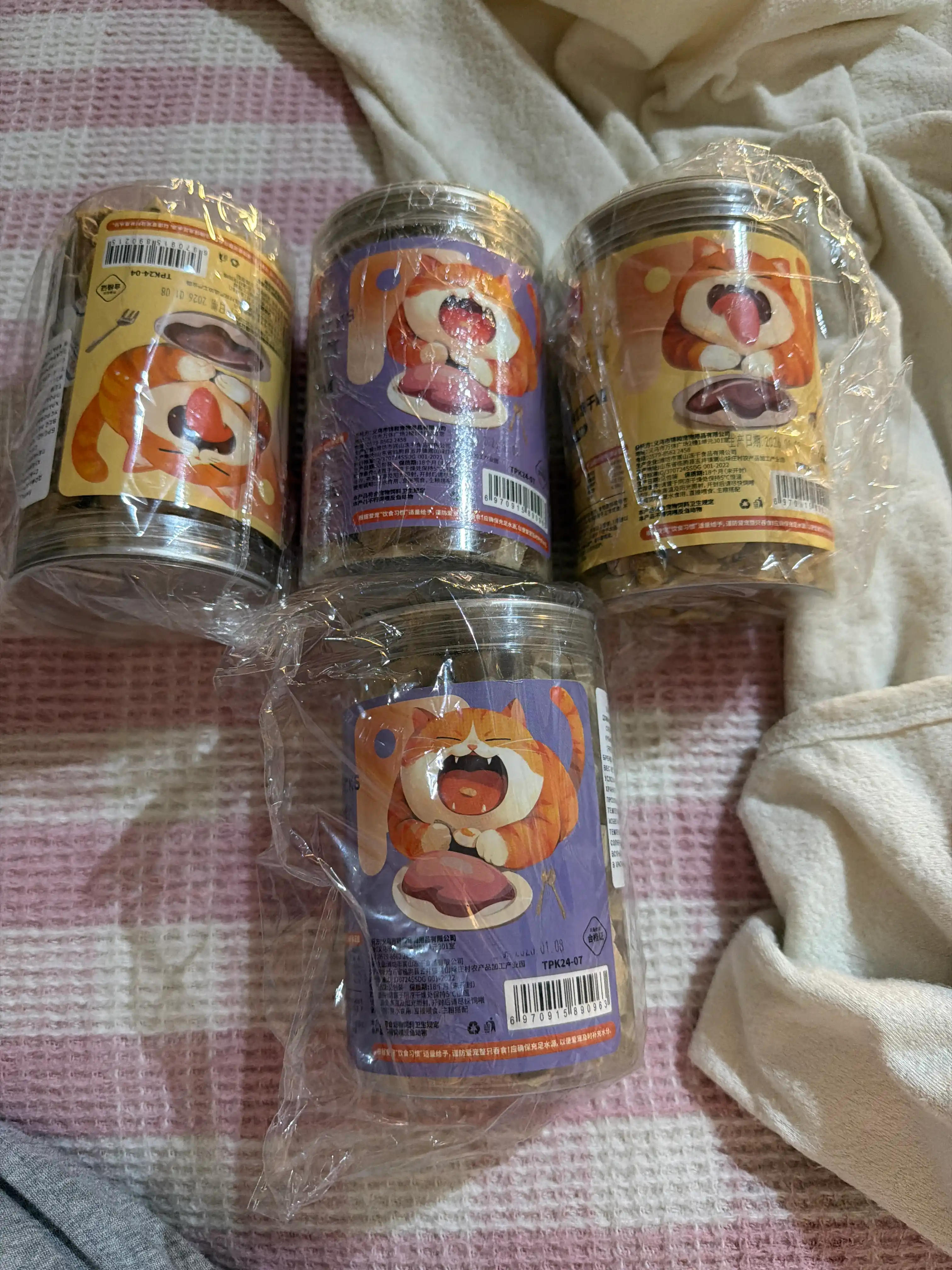 Лакомство сублимированное для кошек Kimpets в банке, натуральные мясные кубики