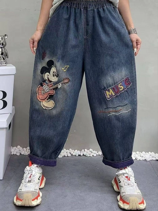 Ayollar uchun keng baggy jinsi shimlar, dekorativ patch va print bilan, streetwear uslub - 