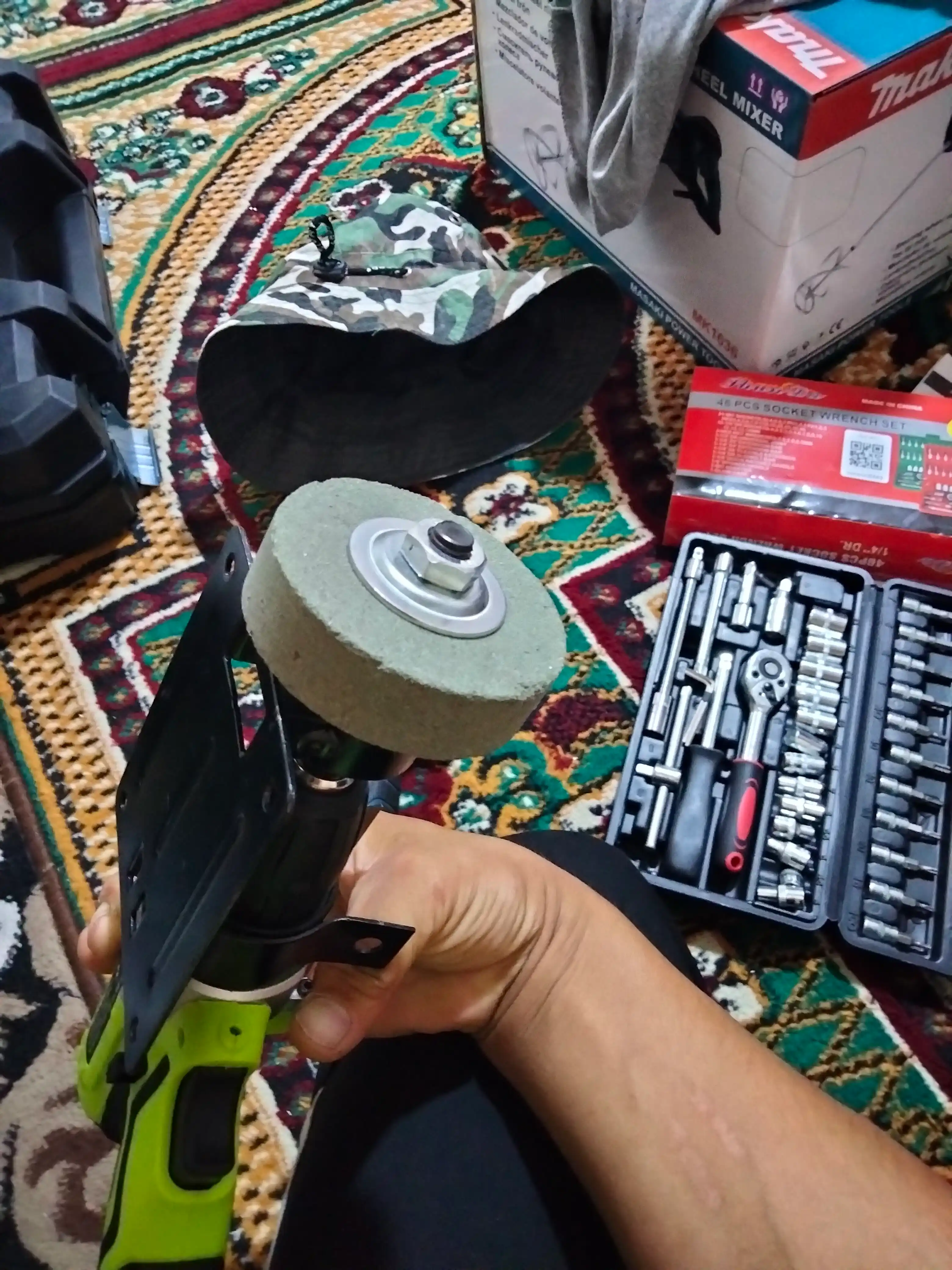 Asbobni charxlash to'plami, mahkamlagich bilan