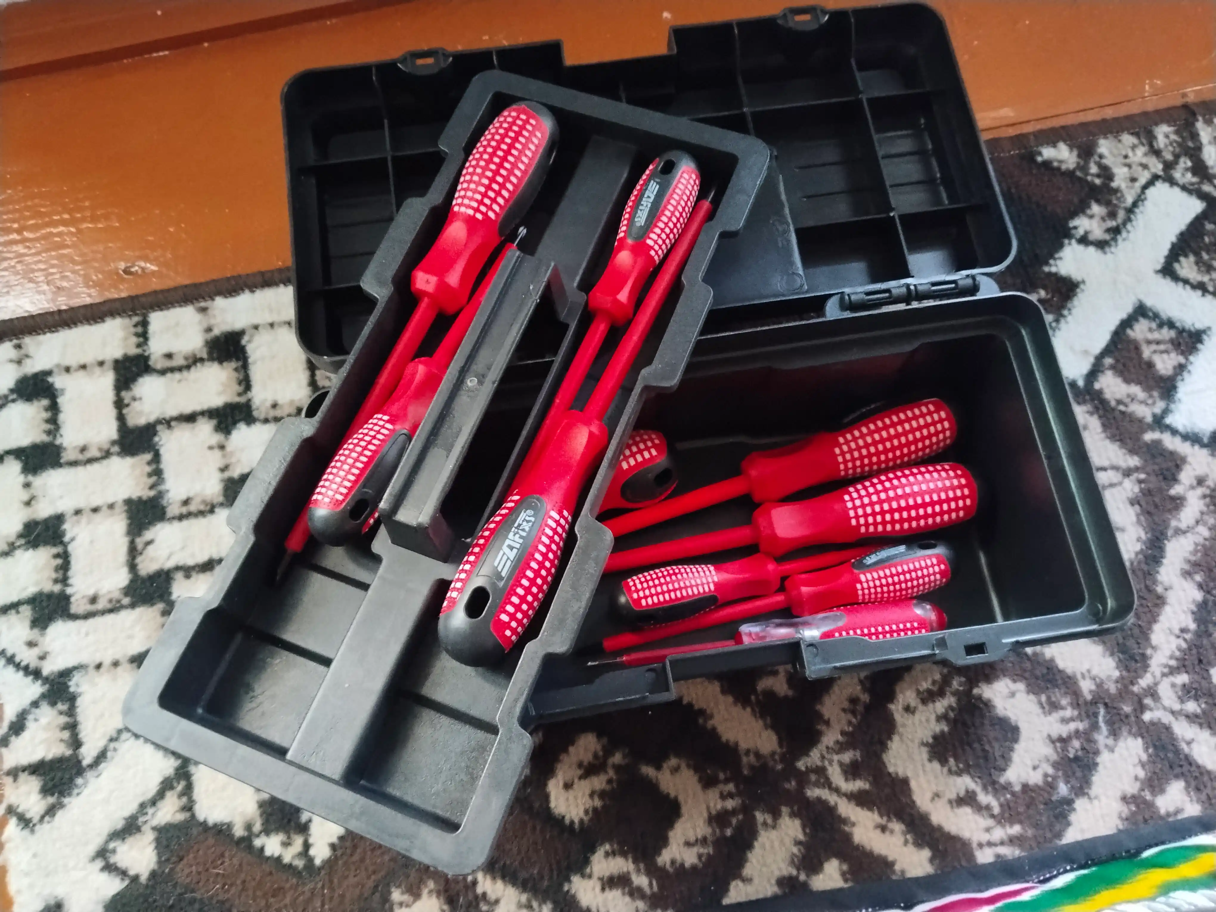 12, 14, 18, 20 dyuymli plastik asboblar uchun qutilar HYUNDAI