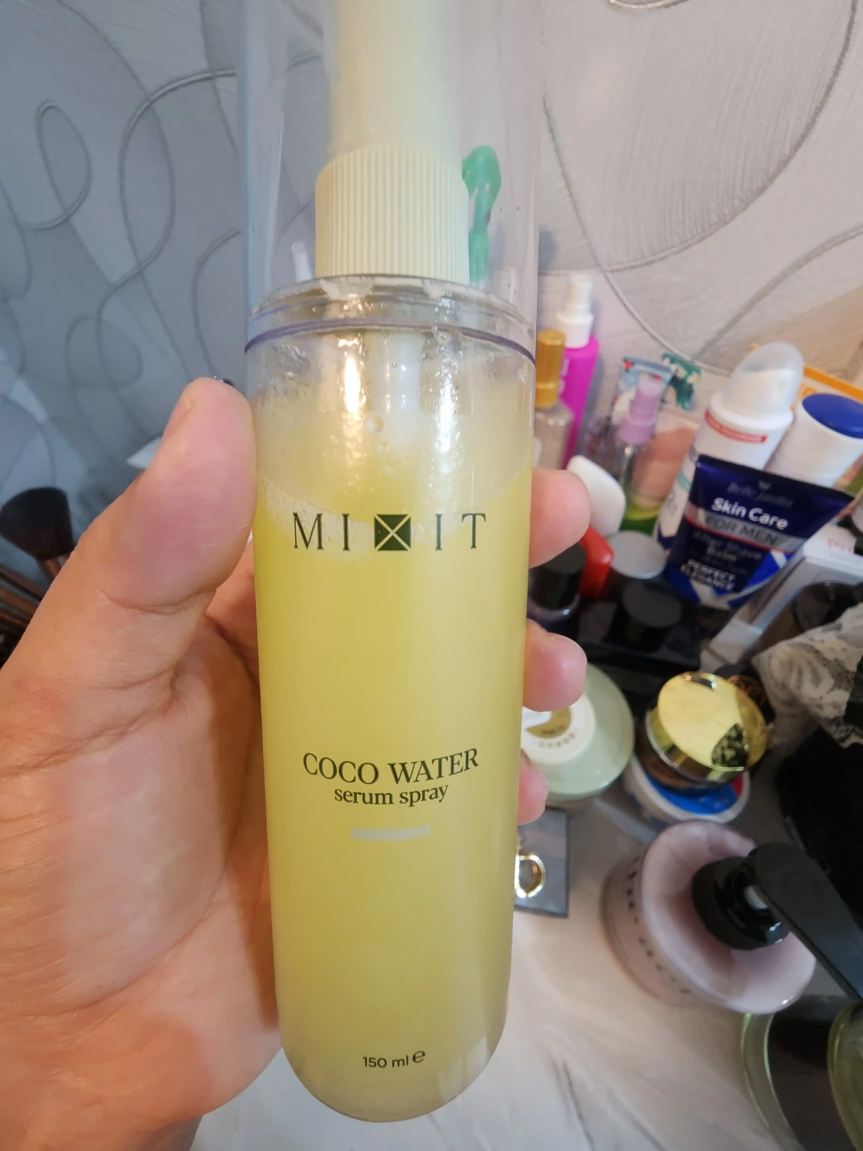 MIXIT Coco Water yuz uchun seramid va kokos suvli namlantiruvchi serum-sprey, 150 ml