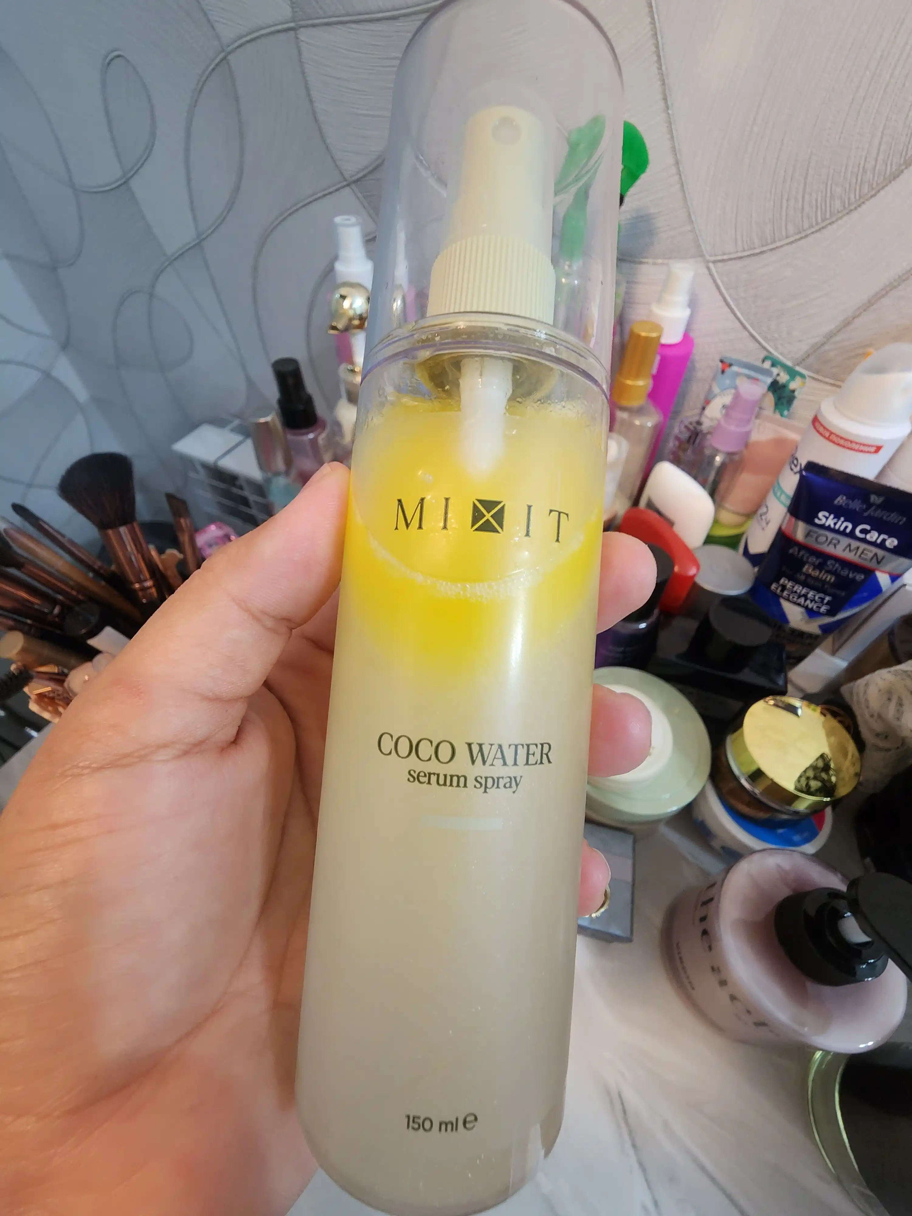 MIXIT Coco Water yuz uchun seramid va kokos suvli namlantiruvchi serum-sprey, 150 ml