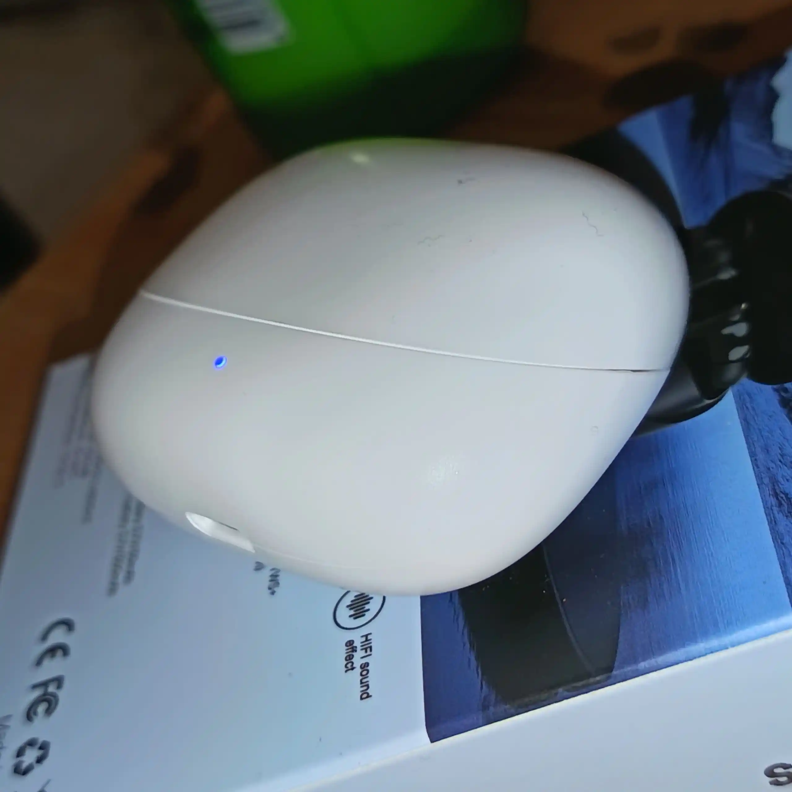 E100 TWS simsiz Bluetooth quloqchin, Bluetooth 5.3, zaryad qutisi bilan