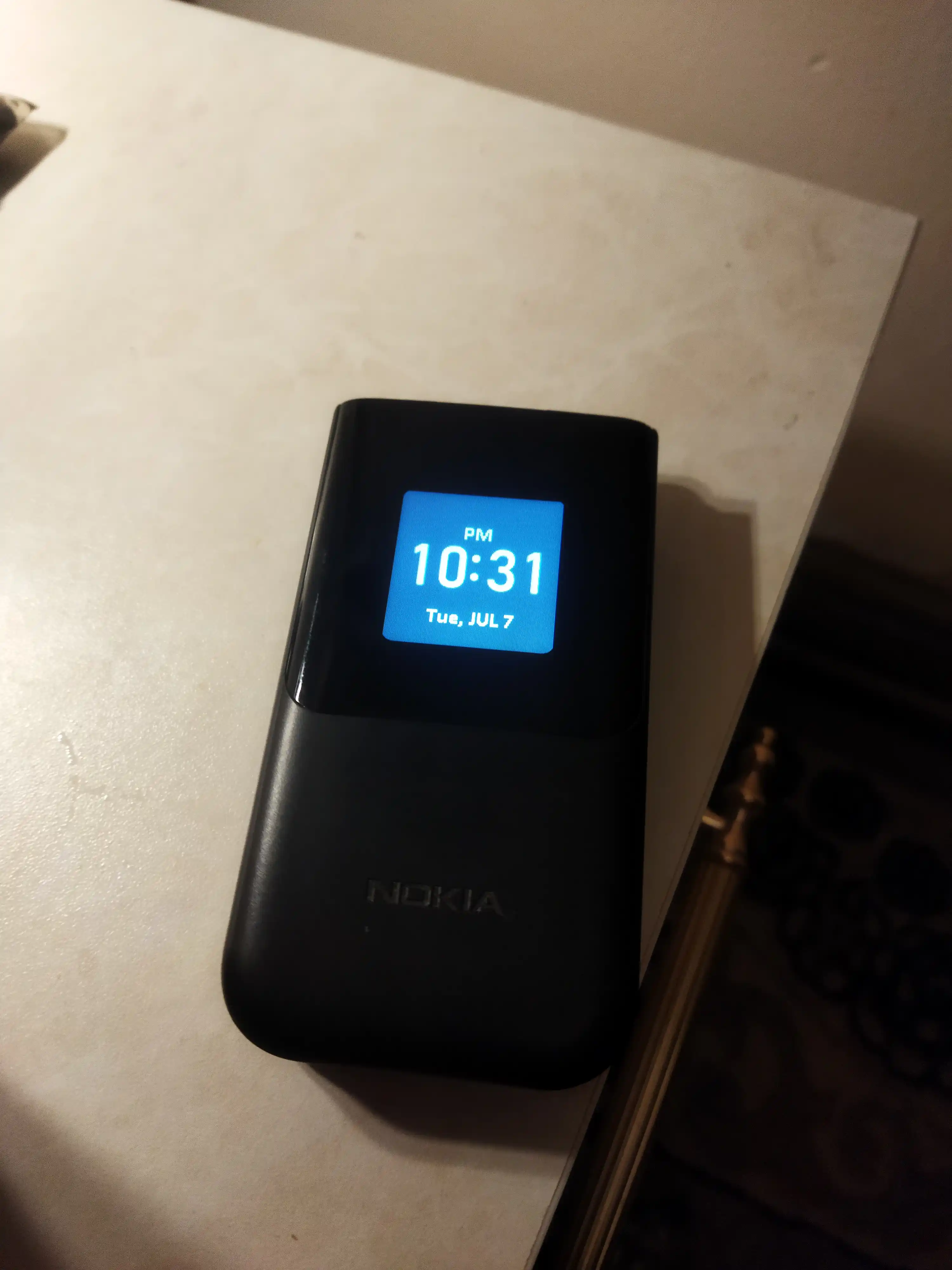 2660 tugmali telefon, Dual SIM, bukiluvchi, kuchli batareya va FM radioli