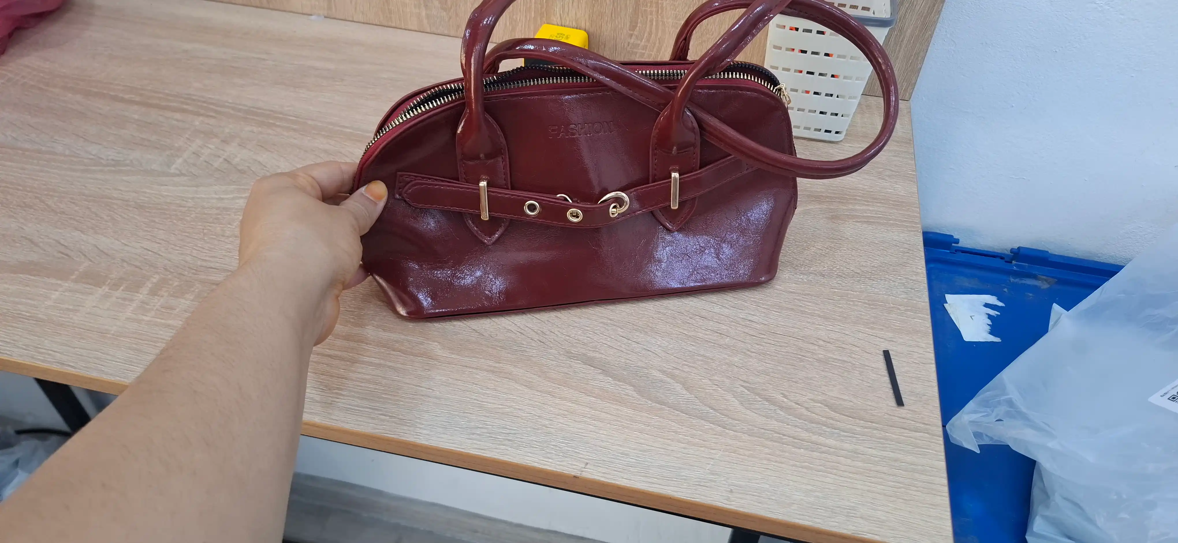 Ayollar sumkasi Jagura eko charm, yelkadan va crossbody taqiladigan, zamokli sumka