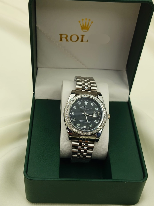 Ayollar qo‘l soati - metall bezel va sana ko‘rsatkichiga ega nafis model - 
