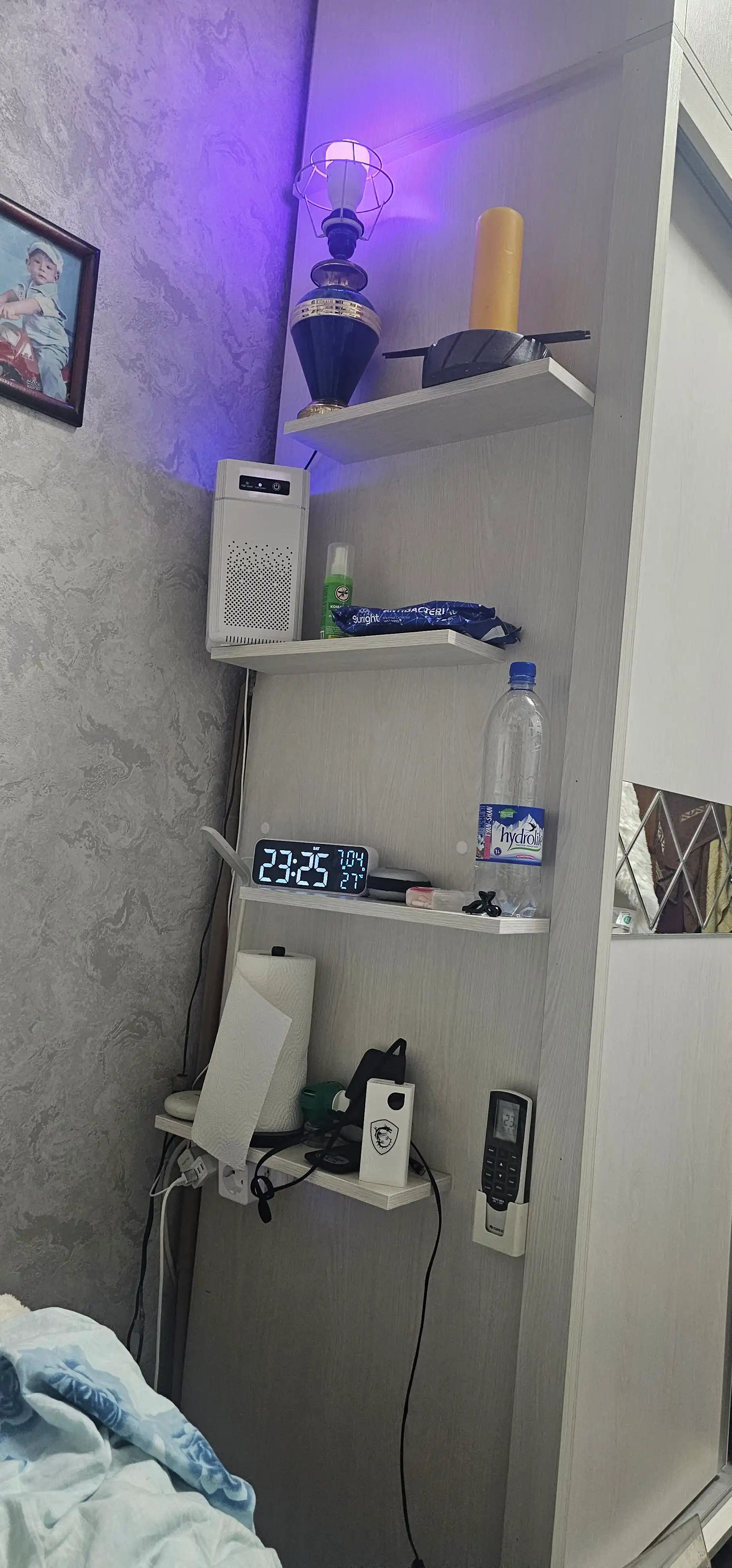 Devor tokchasi parvoz, yashirin mahkamlagich bilan, kitob va dekor uchun oq osma tokcha