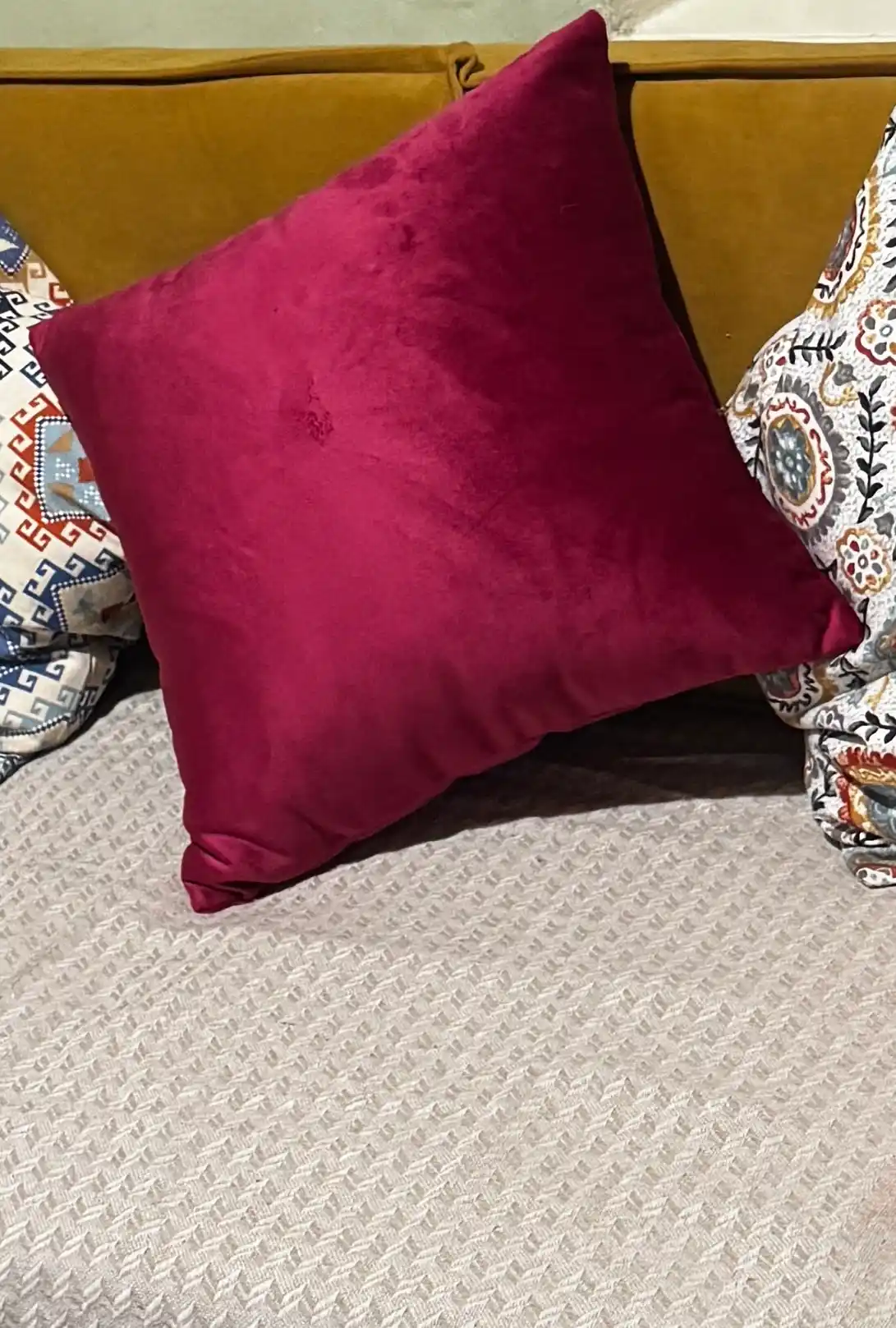 Ofis va uy uchun 45×45 sm o‘lchamdagi interyer dekorativ yostiq, velour, yashin yostiqchasi