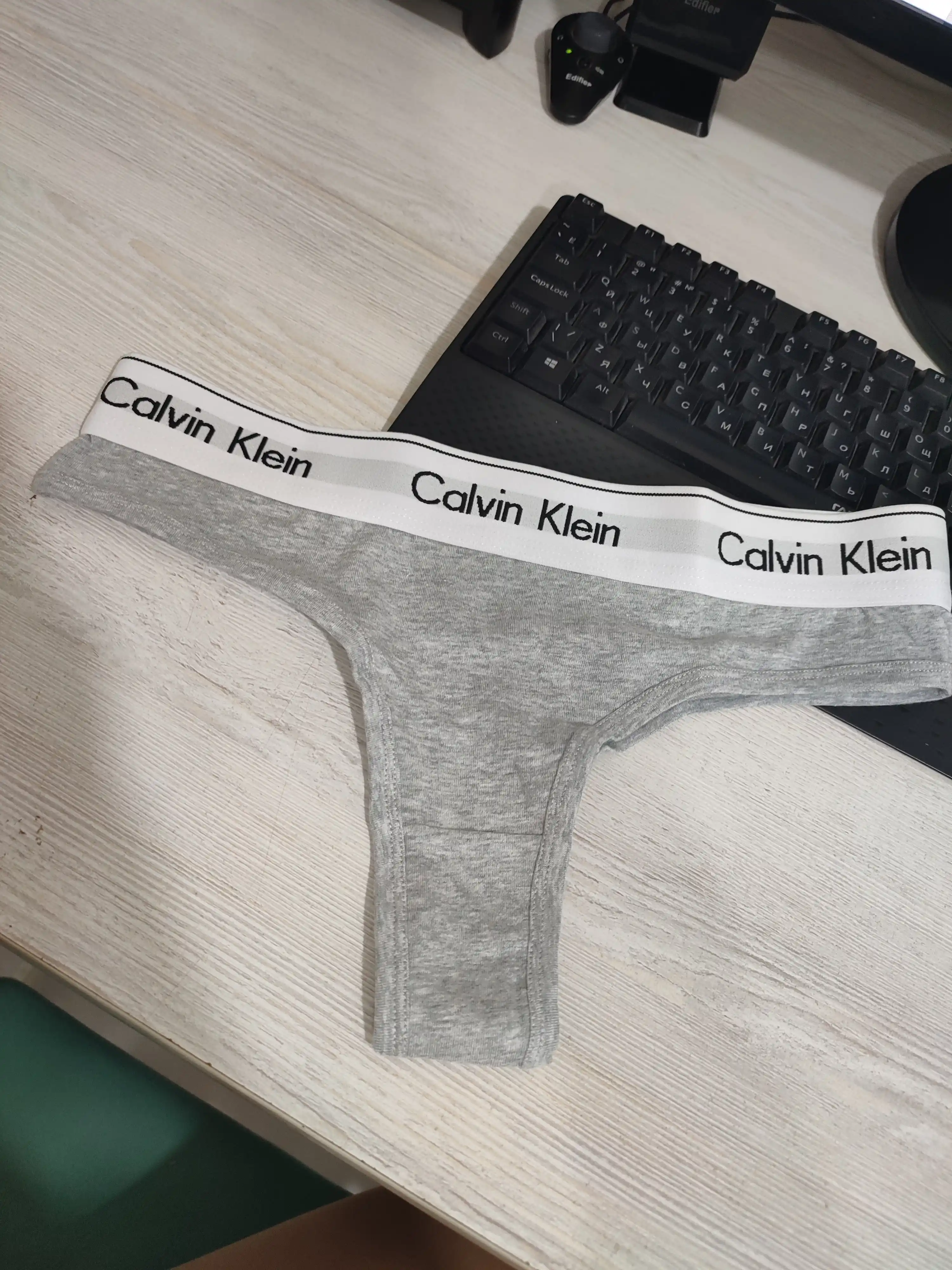 Calvin Klein ayollar ichki kiyimi, 95% paxtadan, 1 dona, slip va stringlar bilan
