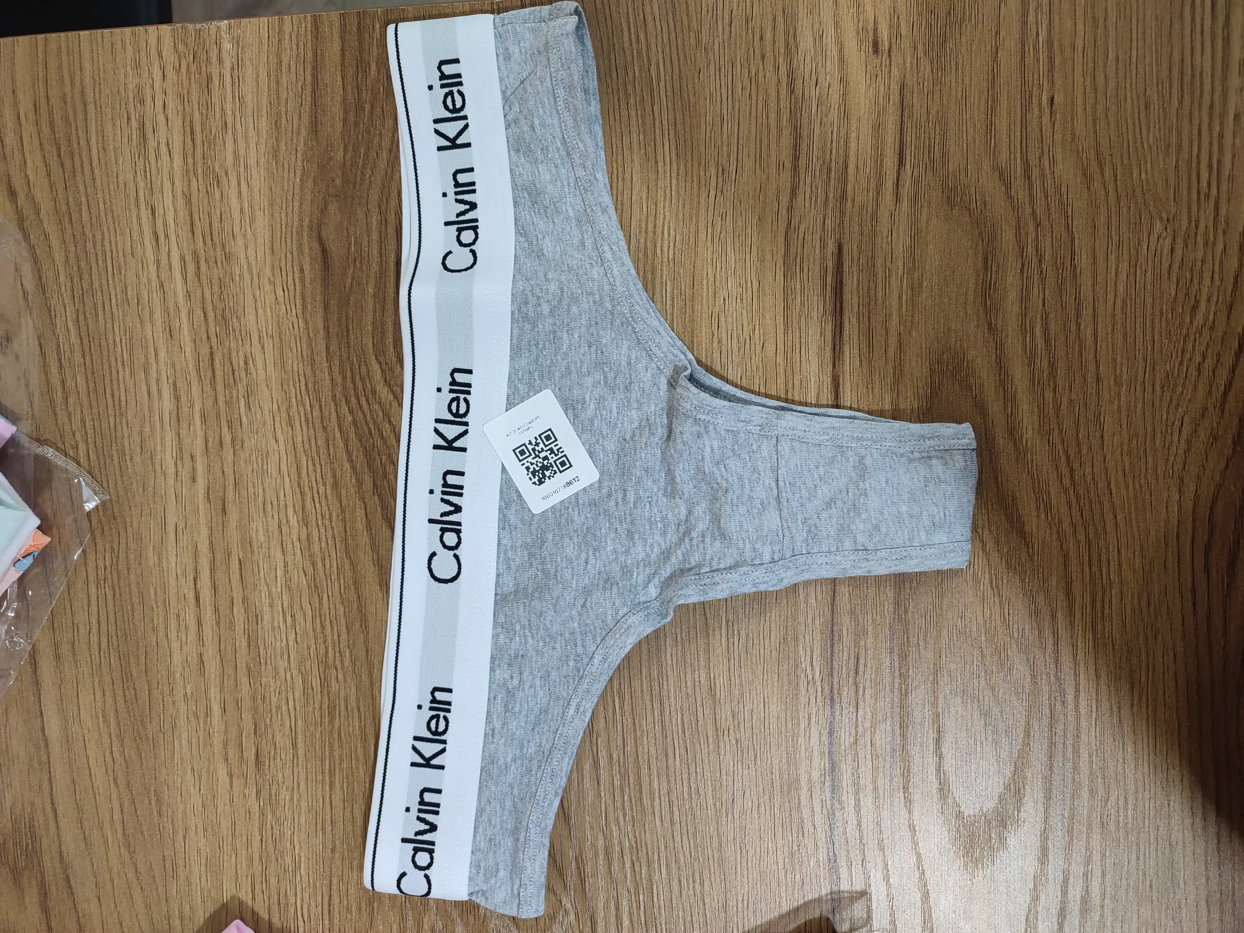 Calvin Klein ayollar ichki kiyimi, 95% paxtadan, 1 dona, slip va stringlar bilan