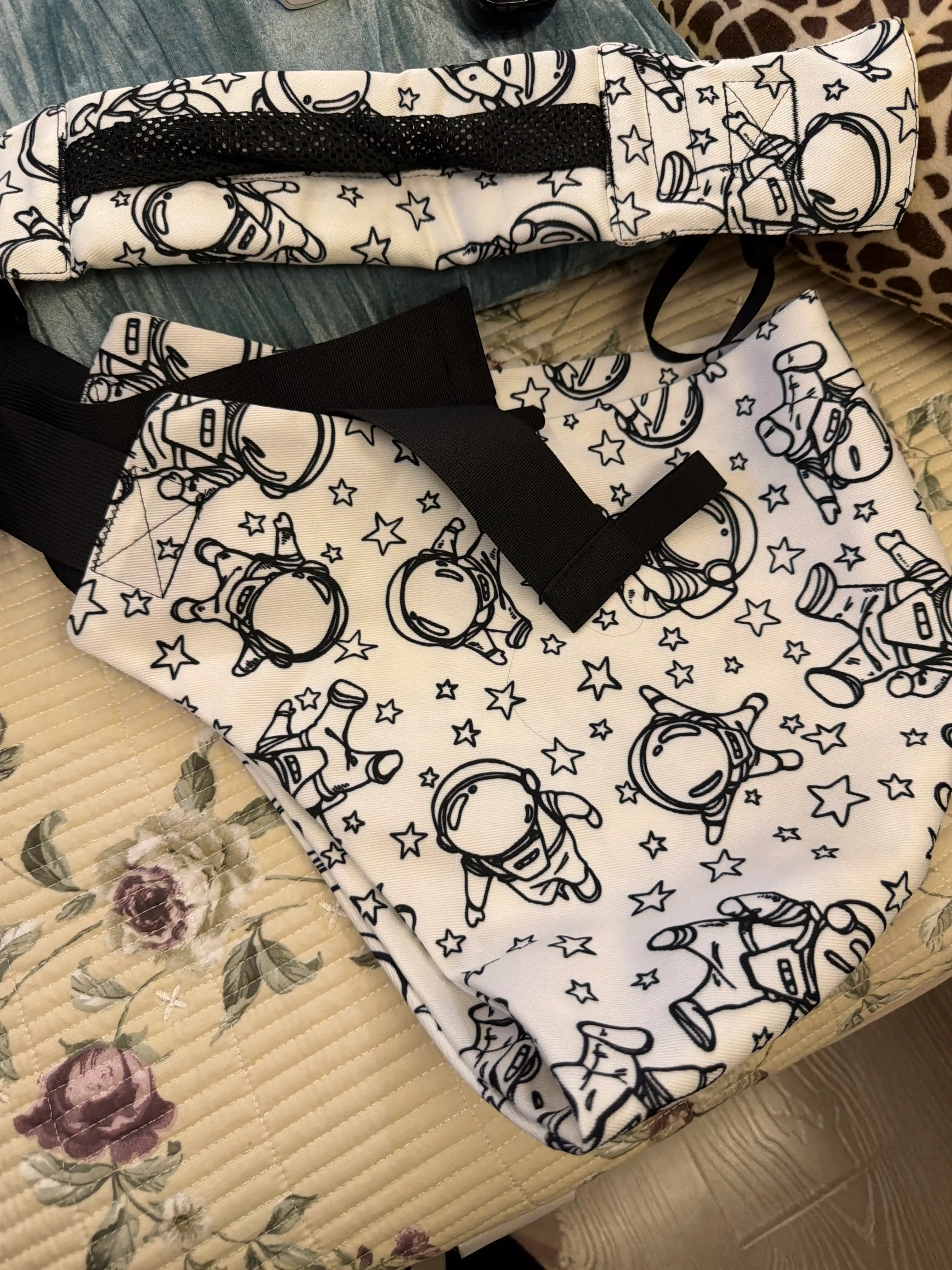 Chaqaloq ko'tarish uchun sling, osib olish sumkasi