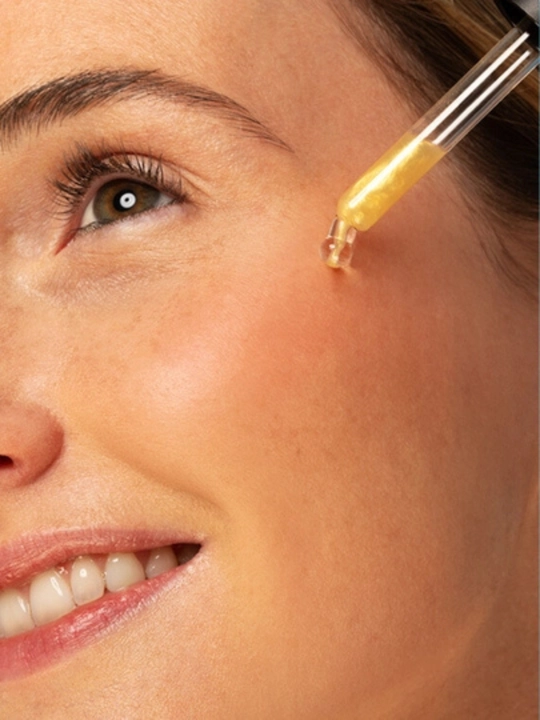 Yuz uchun avtozagar zardobi COMODYNES Juicy Glow Serum gialuron kislotali 30 ml