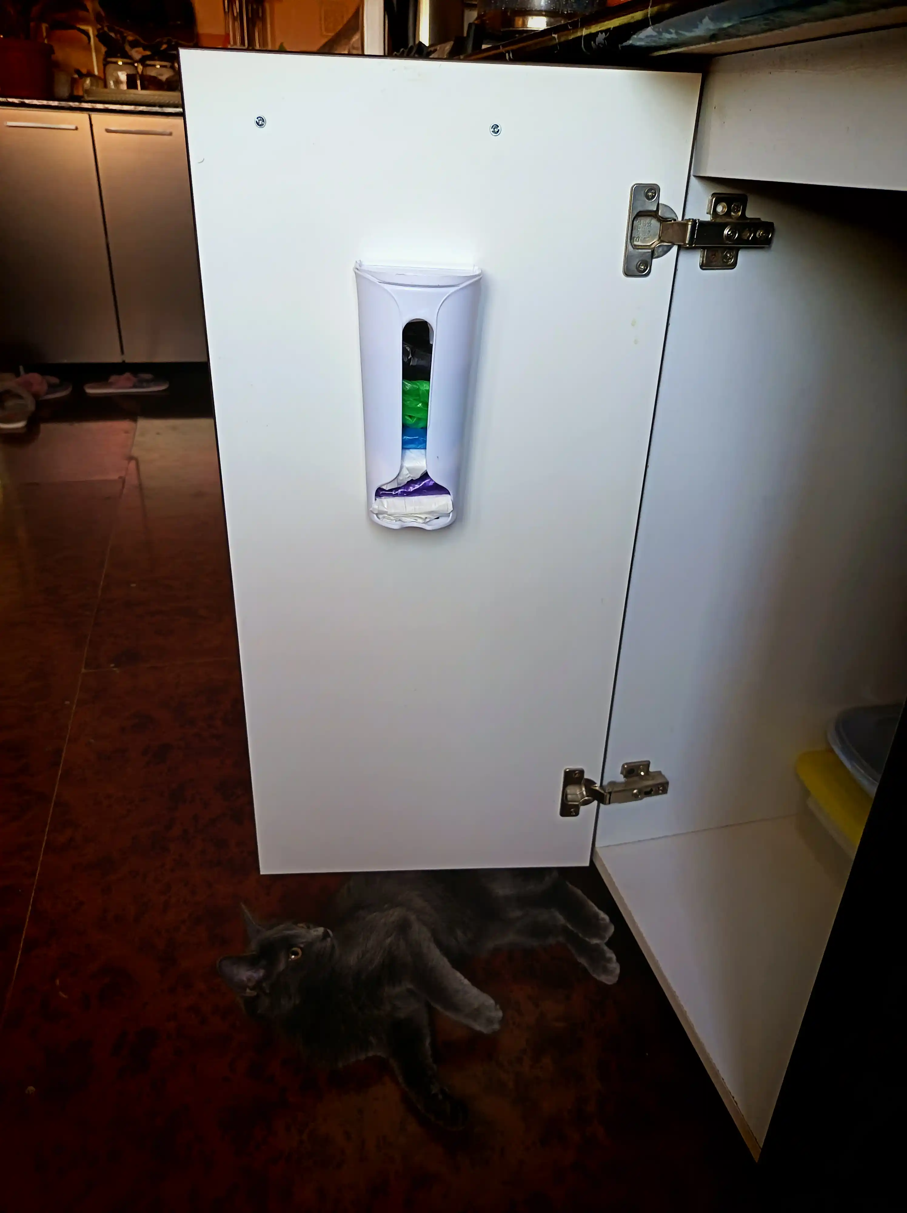 Devorga o‘rnatiladigan plastik paket dispenseri oshxona va hammom uchun