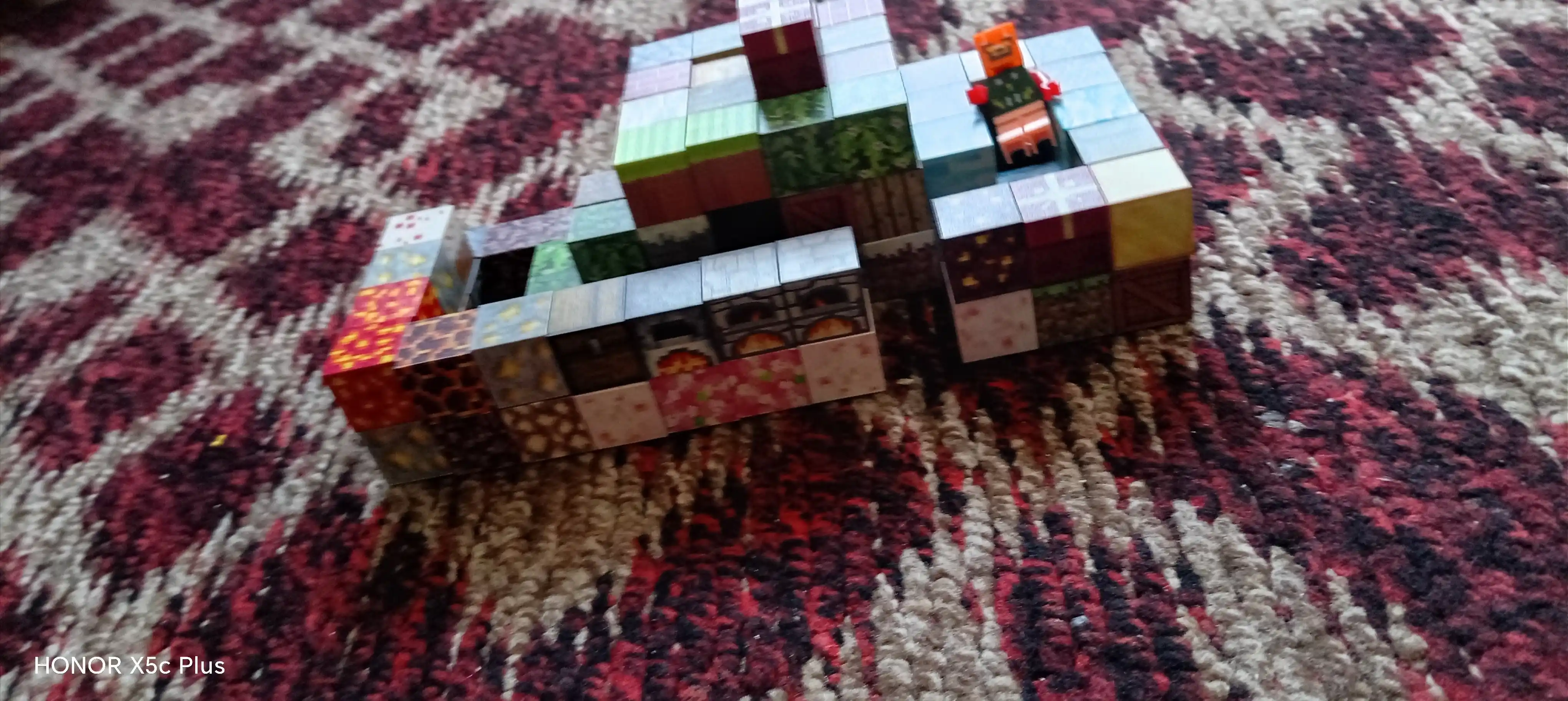 Maynkraft DOM BRICKS magnit konstruktori 30-120 ta detal, haykalchalar bilan