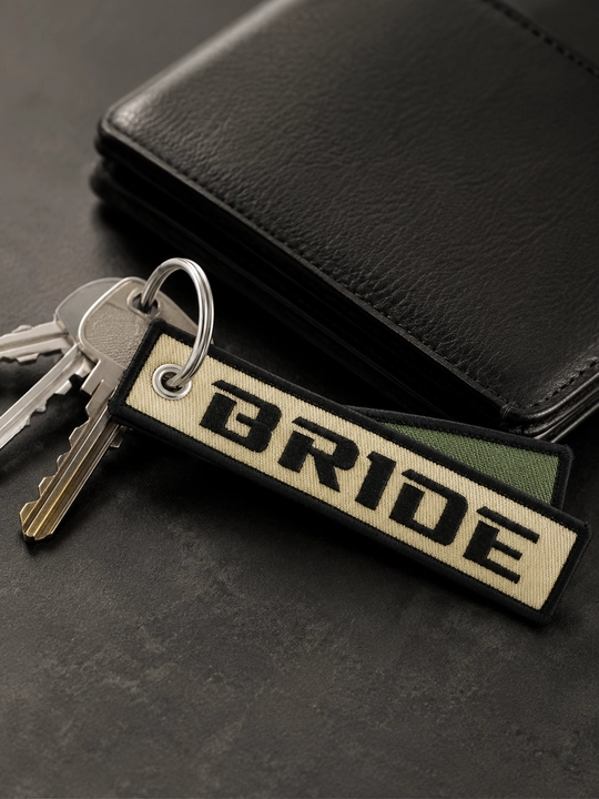Брелок JDM тканевый с вышивкой BRIDE автомобильный аксессуар подарок мужчине