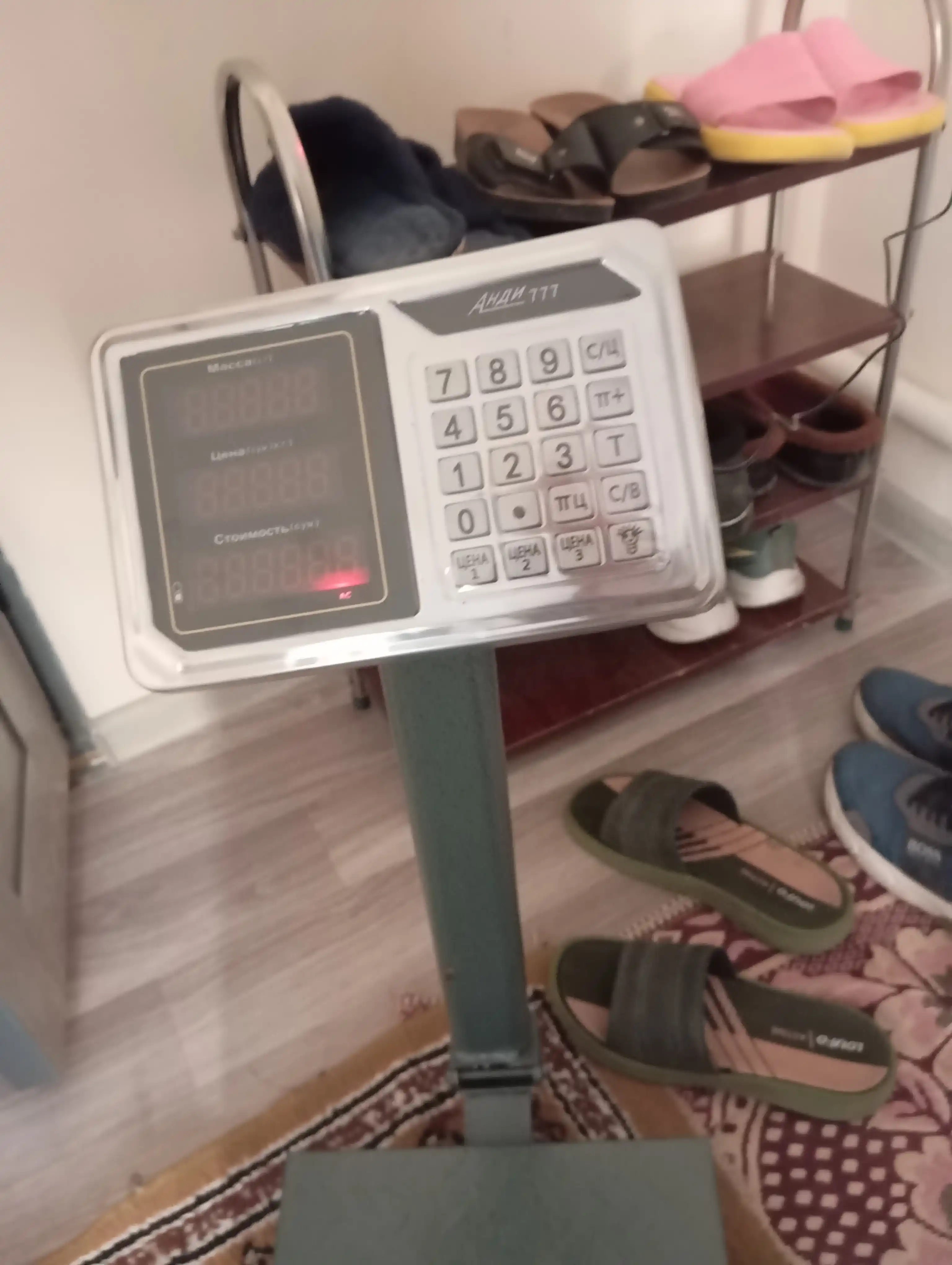 Ombor savdo tarozi 200 kg, metall platforma, mexanik tugmalar