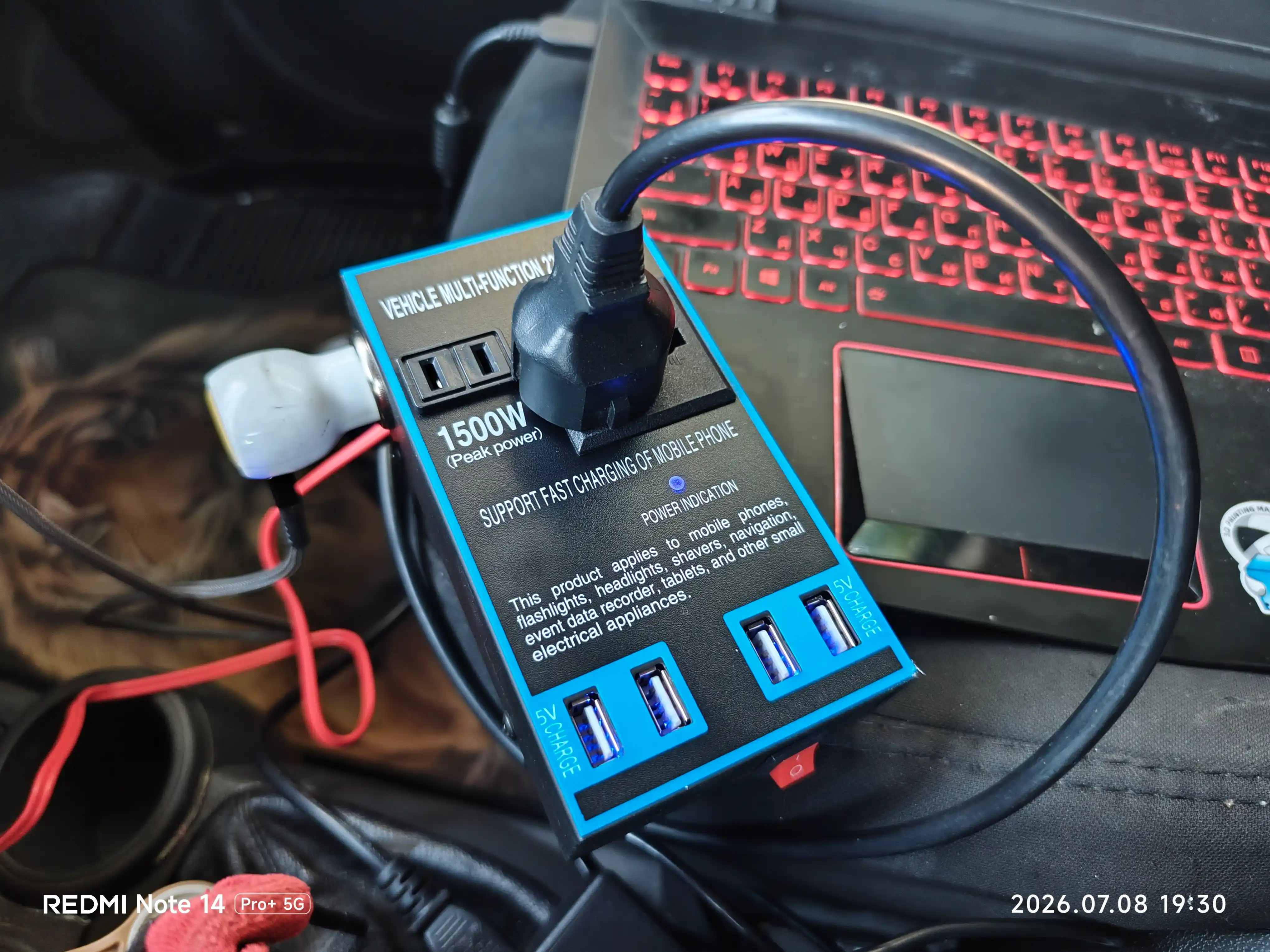 Avtomobil invertori 12V/24V dan 220V ga, 1500 Vt — 4 ta USB port, metall korpus