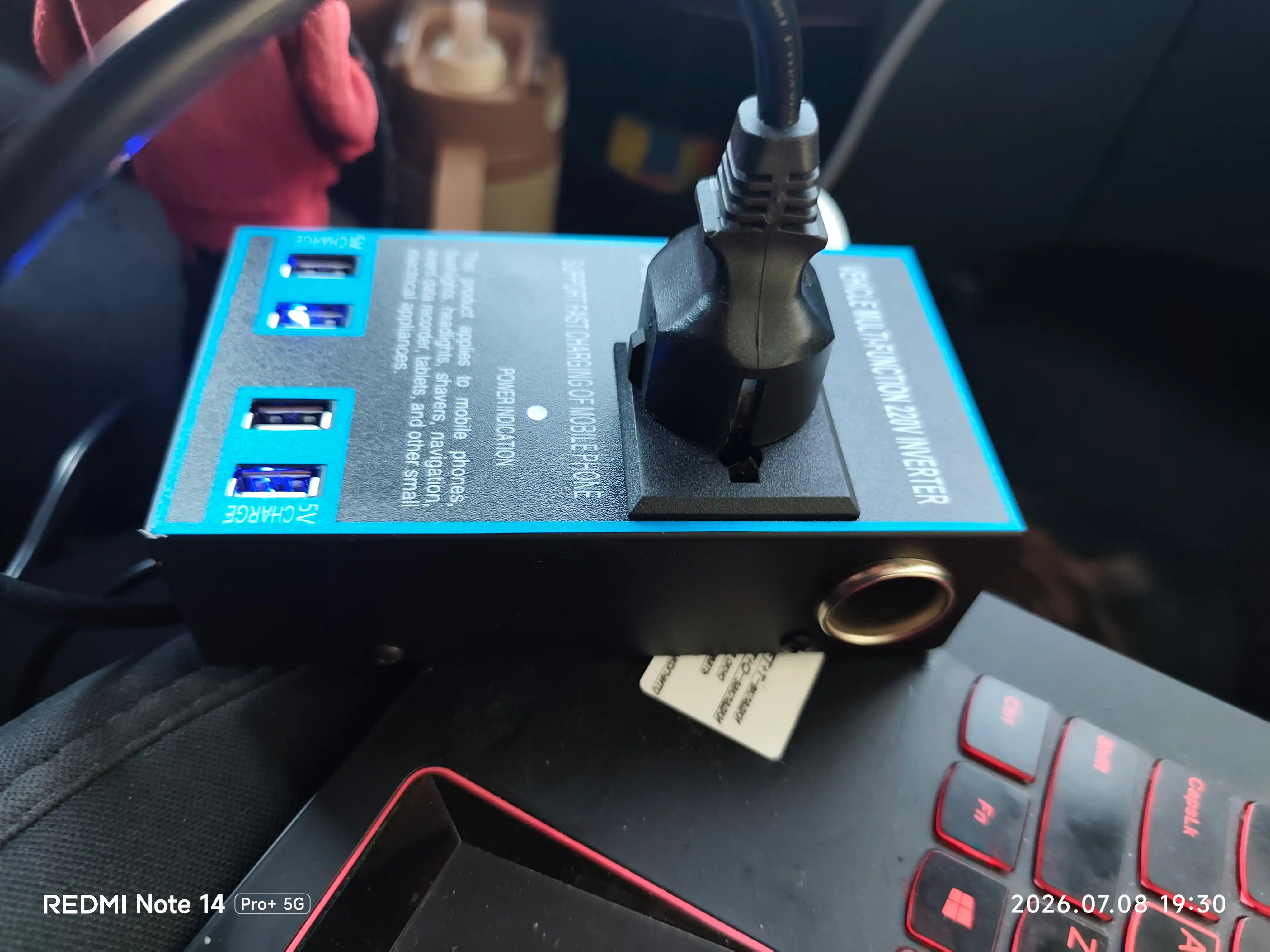 Avtomobil invertori 12V/24V dan 220V ga, 1500 Vt — 4 ta USB port, metall korpus