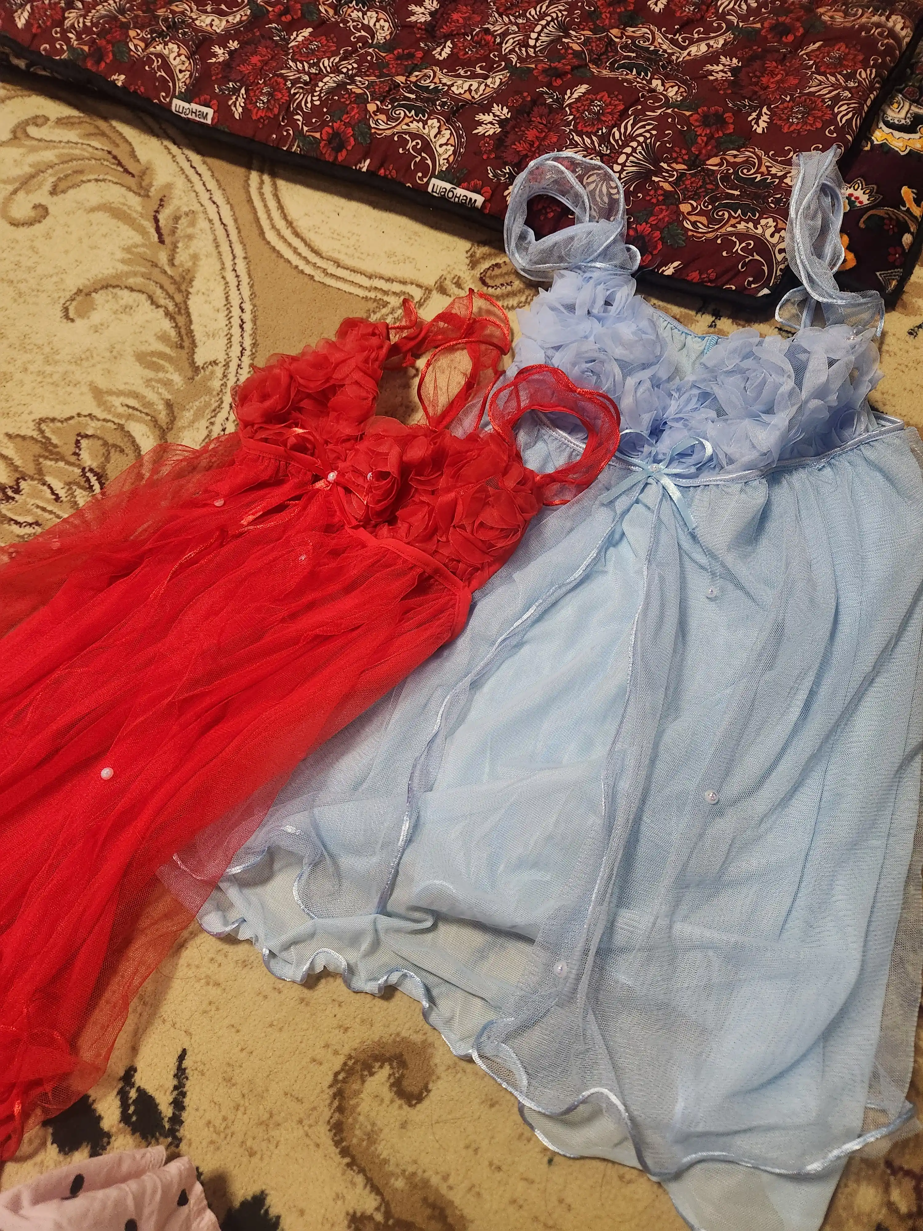 Ayollar uchun shifon gul naqshli penyuar – yumshoq, romantik uy kiyimi