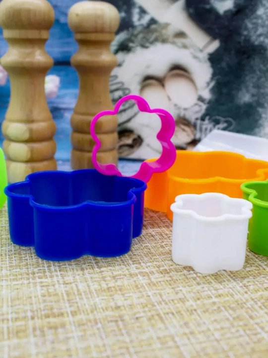Shaklli pechenye va pryanik uchun qoliplar to‘plami plastik pechenye kesgich 5 dona