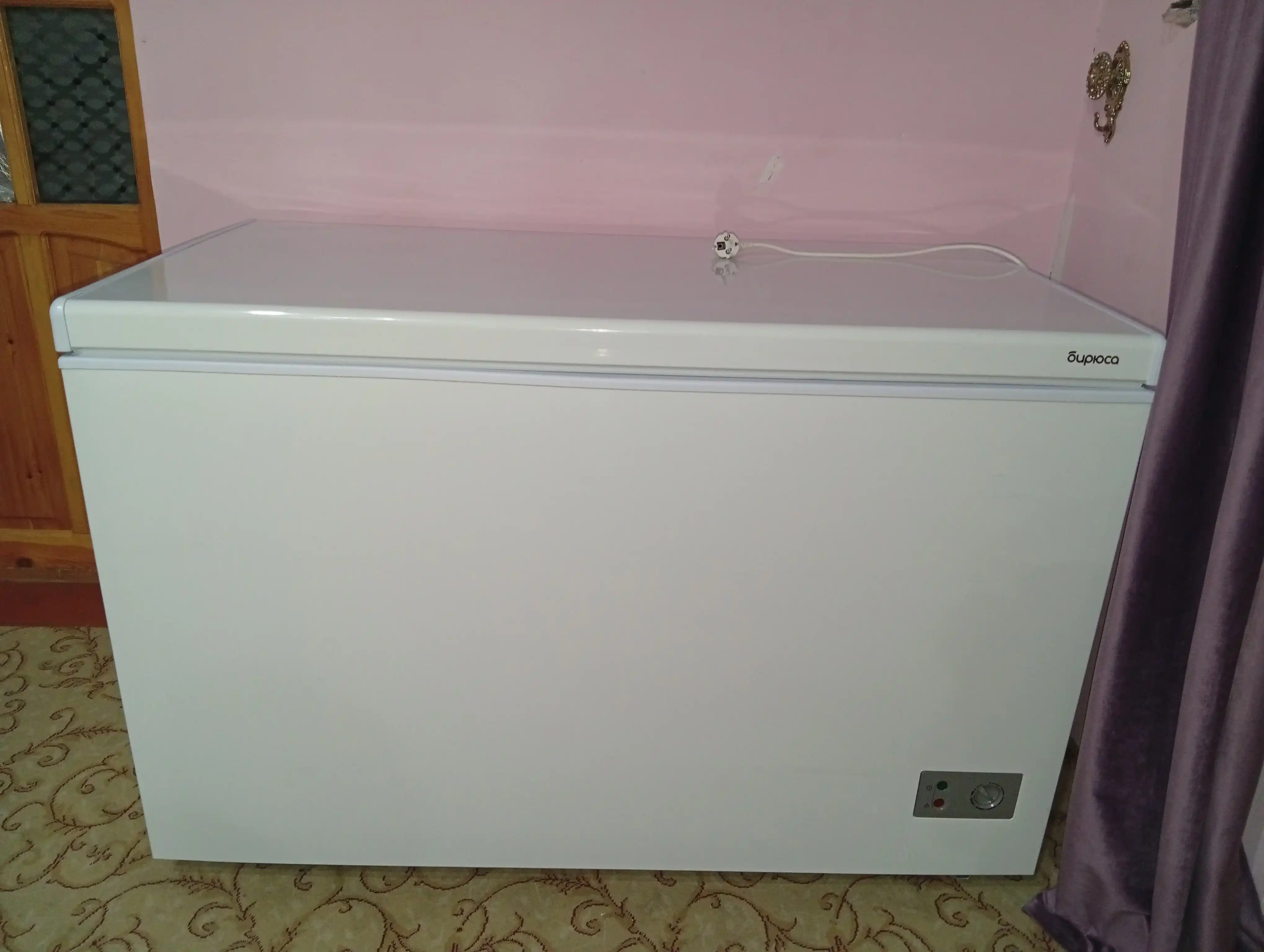 Biryusa 355KVS sig‘imli muzlatgich hajmi 330 litr, invertorli kompressor bilan jihozlangan