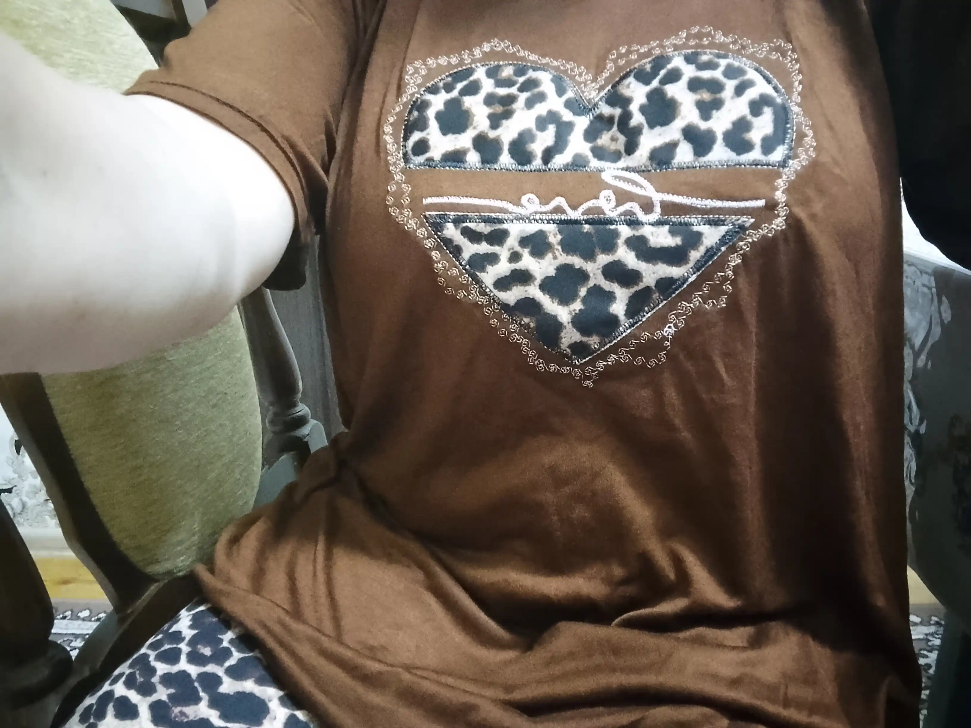 Katta o‘lchamli ayollar pijama to‘plami, shim va futbolka oversize katta o'lchamli, kashta