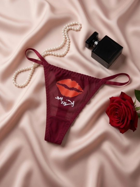 Ayollar uchun to'rli string trusiklar to‘plami "Kiss Me", 3 dona