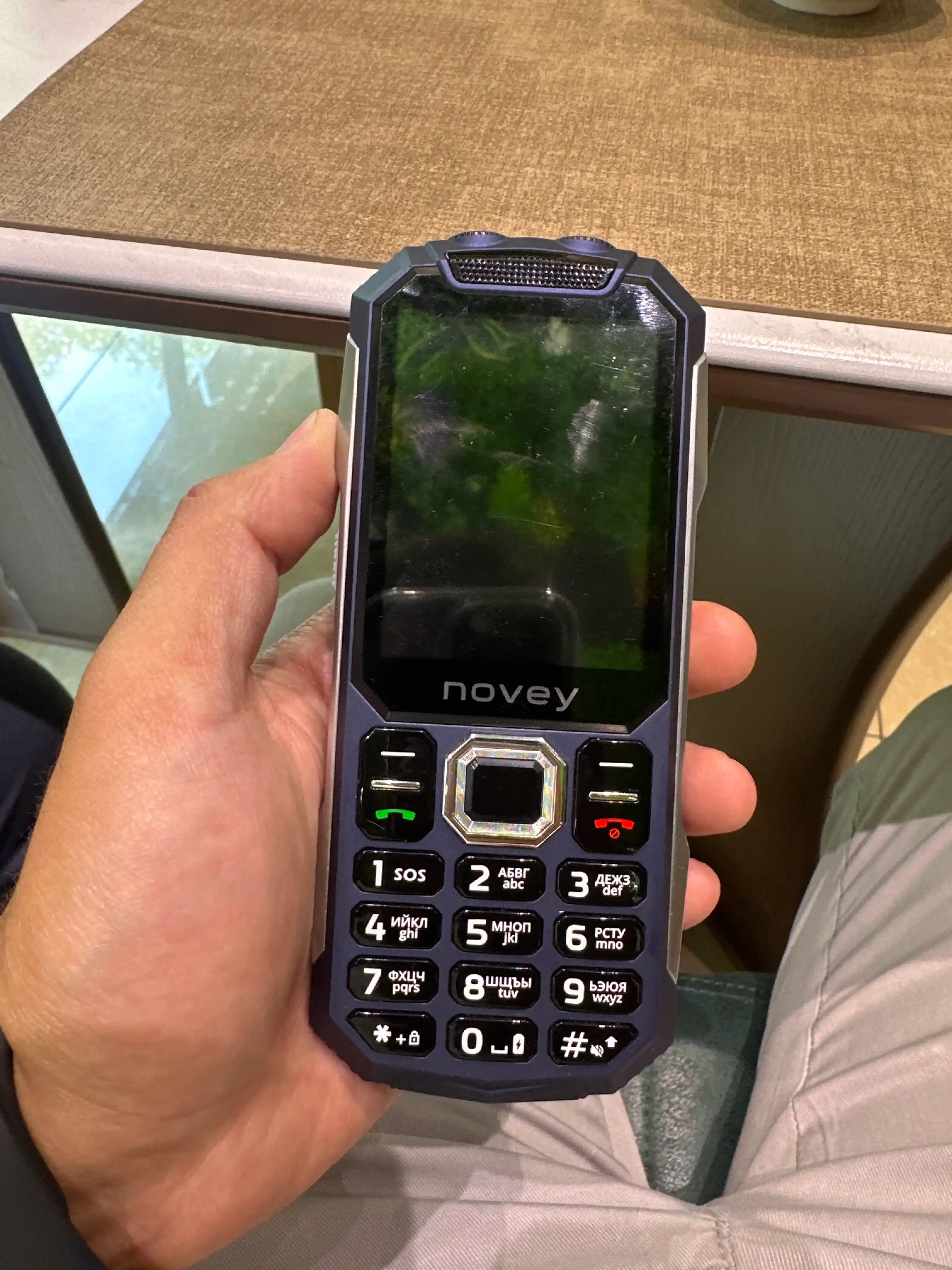 Knopkali telefon Novey T500 TANK, katta batareya 5000mAh