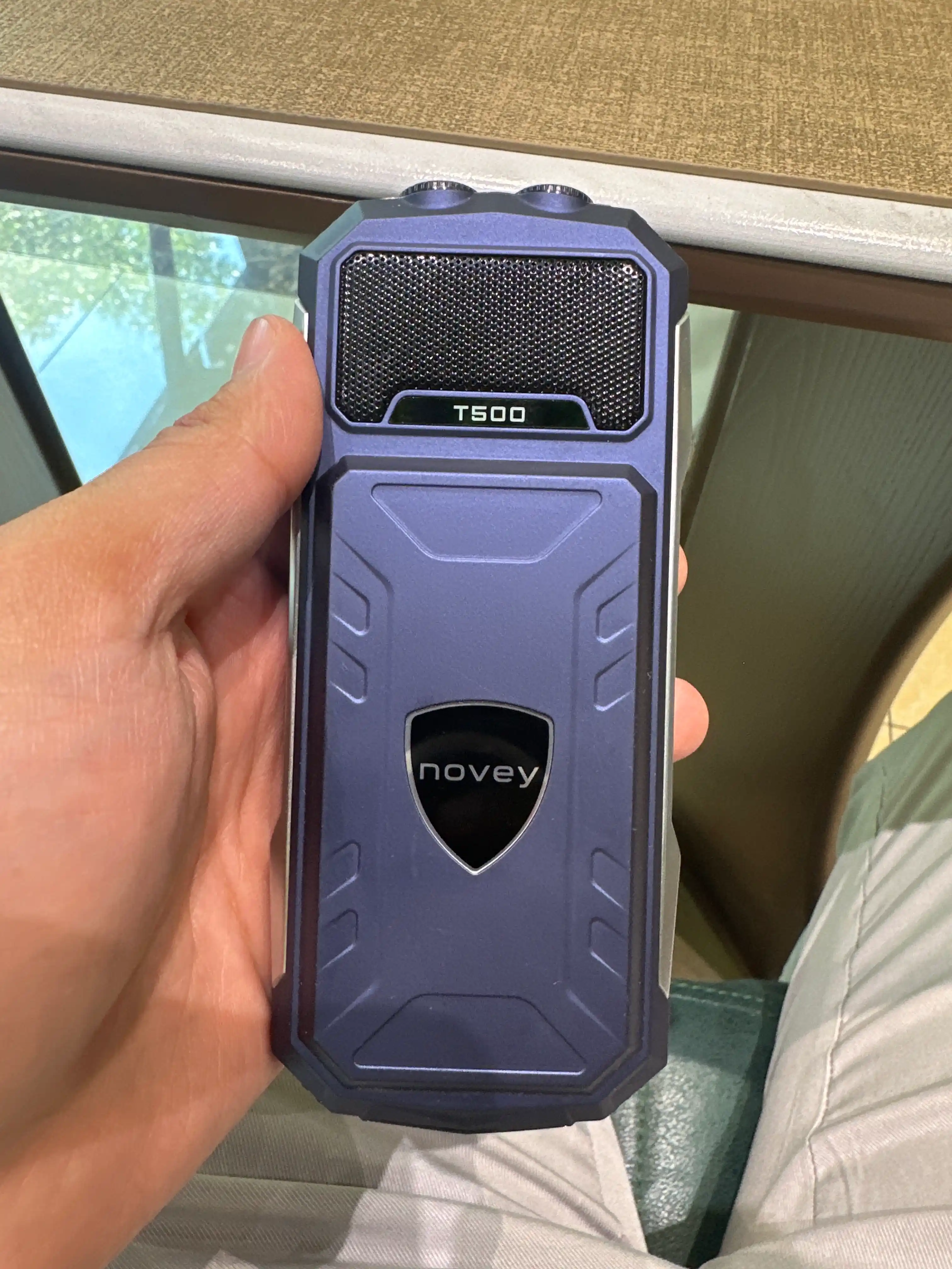 Knopkali telefon Novey T500 TANK, katta batareya 5000mAh