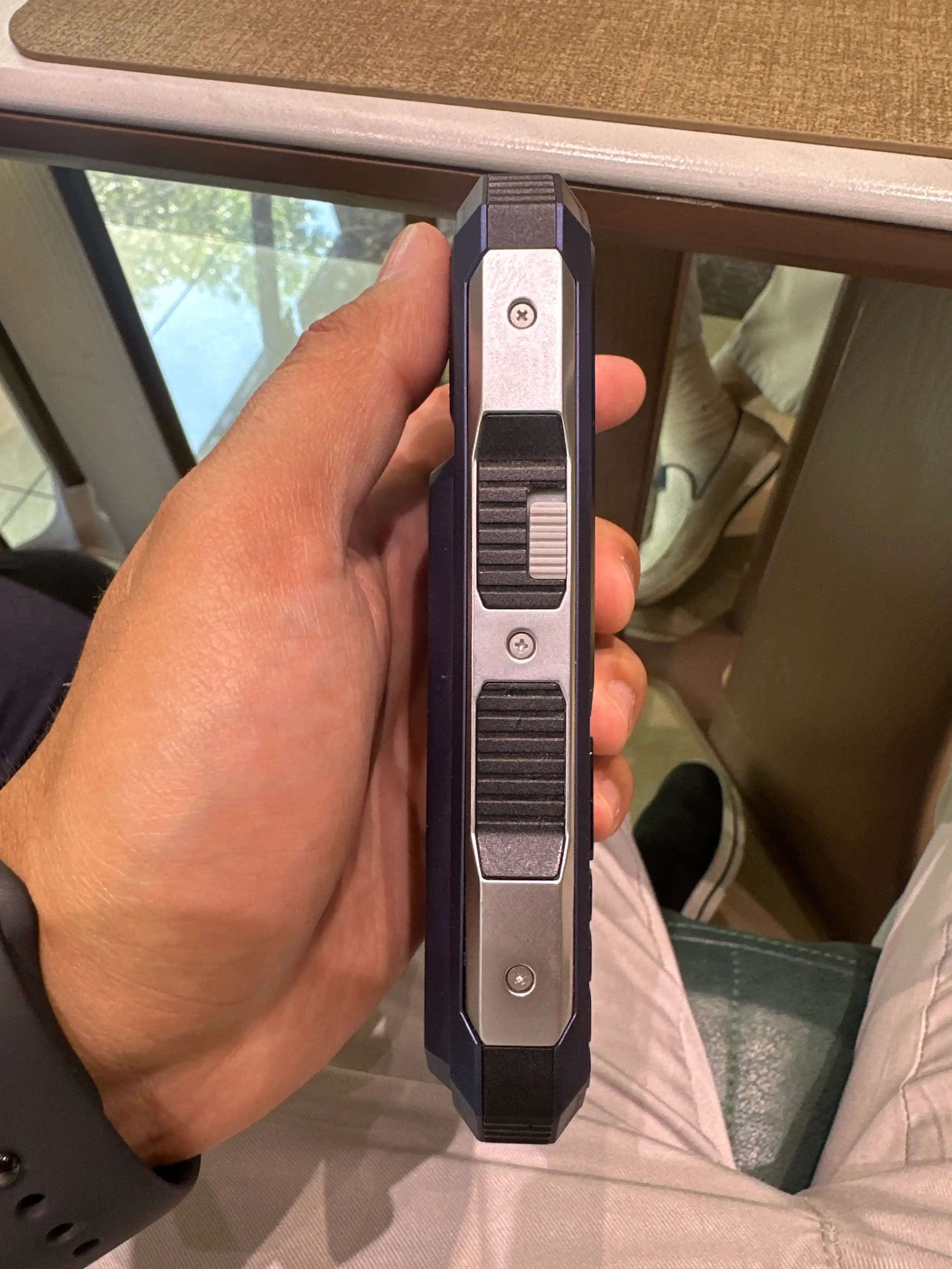 Knopkali telefon Novey T500 TANK, katta batareya 5000mAh