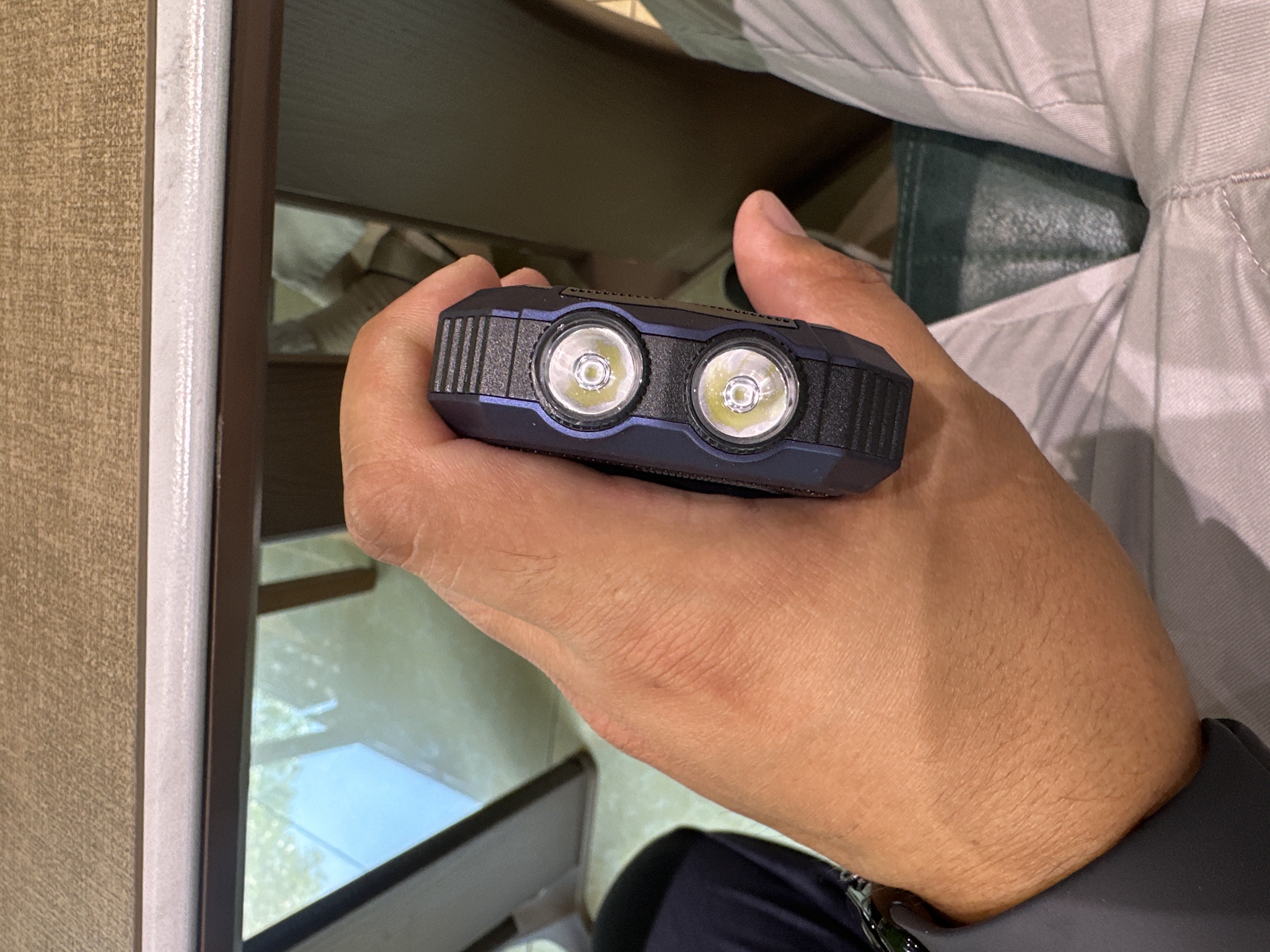 Knopkali telefon Novey T500 TANK, katta batareya 5000mAh