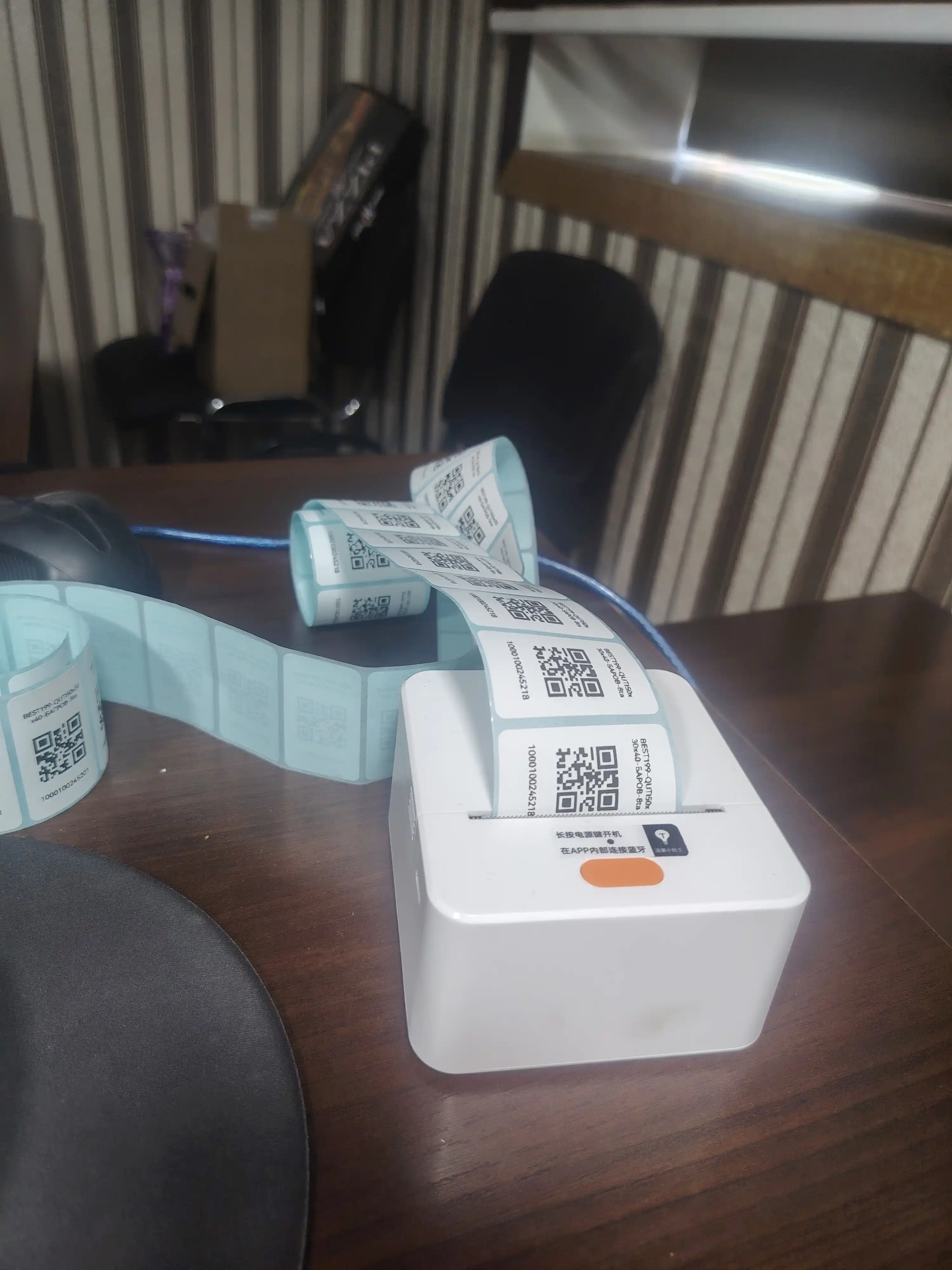 Yorliq, chek va markirovka uchun portativ termoprinter, 50 mm, USB + Bluetooth