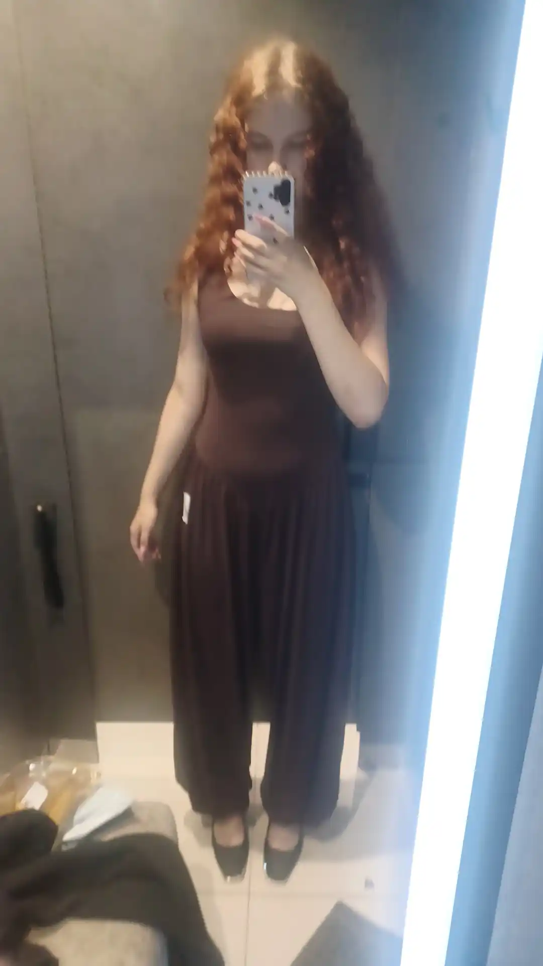 Ayollar uchun oversize kombinezon keng shimli va cho‘ntakli