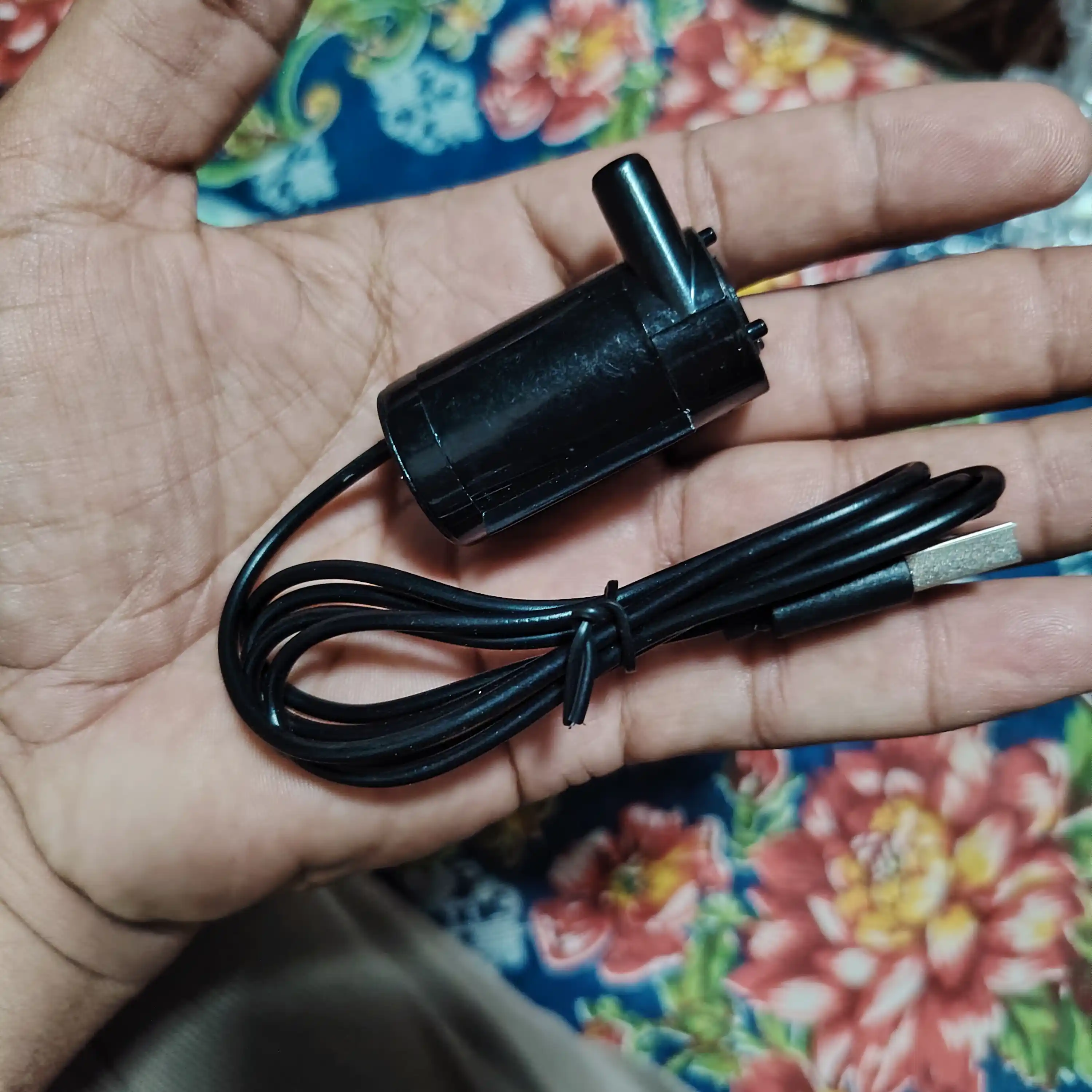 Mini mikro suv osti suv nasosi 3/4.5V cho'tkasiz motorli suv nasosi 80-100L/soat, USB