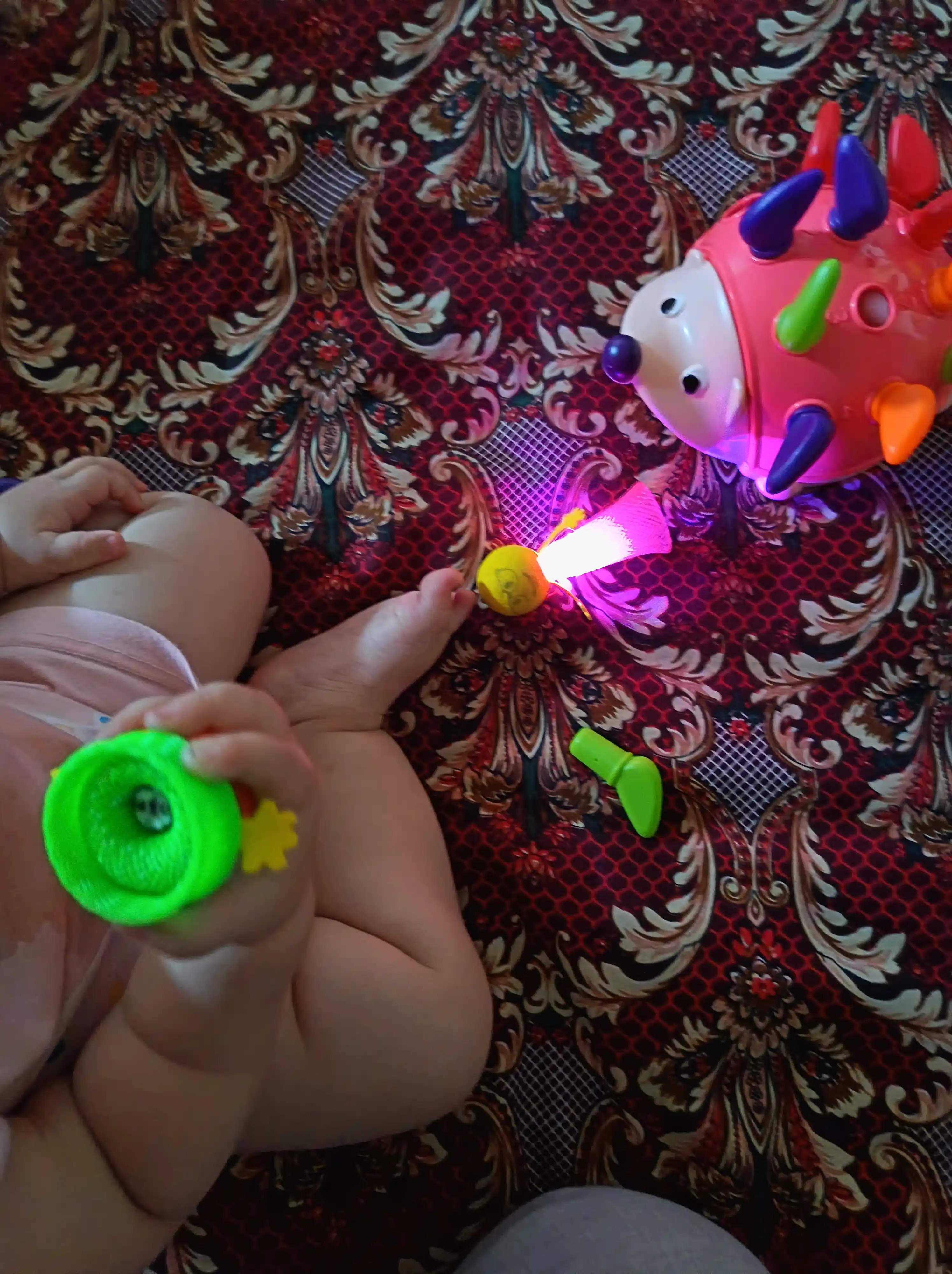 LED Chiroqli Sakrovchi Antistress O'yinchoq - Yumshoq Emoji Rangli Antistress Mesh Shar