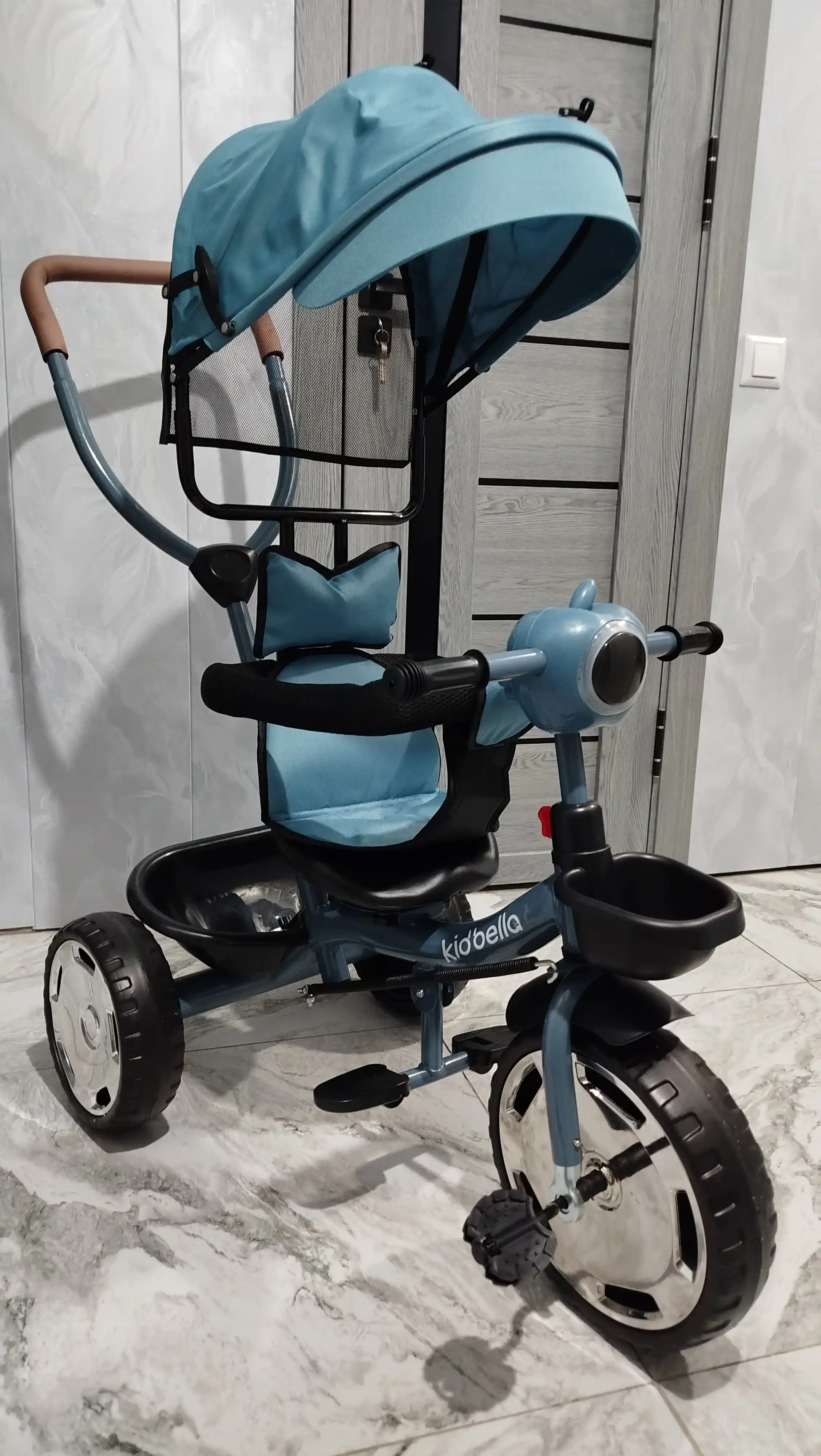 Bolalar velosiped aravachasi, chiroqlari yonib turuvchi uch g‘ildirakli velosiped, savat