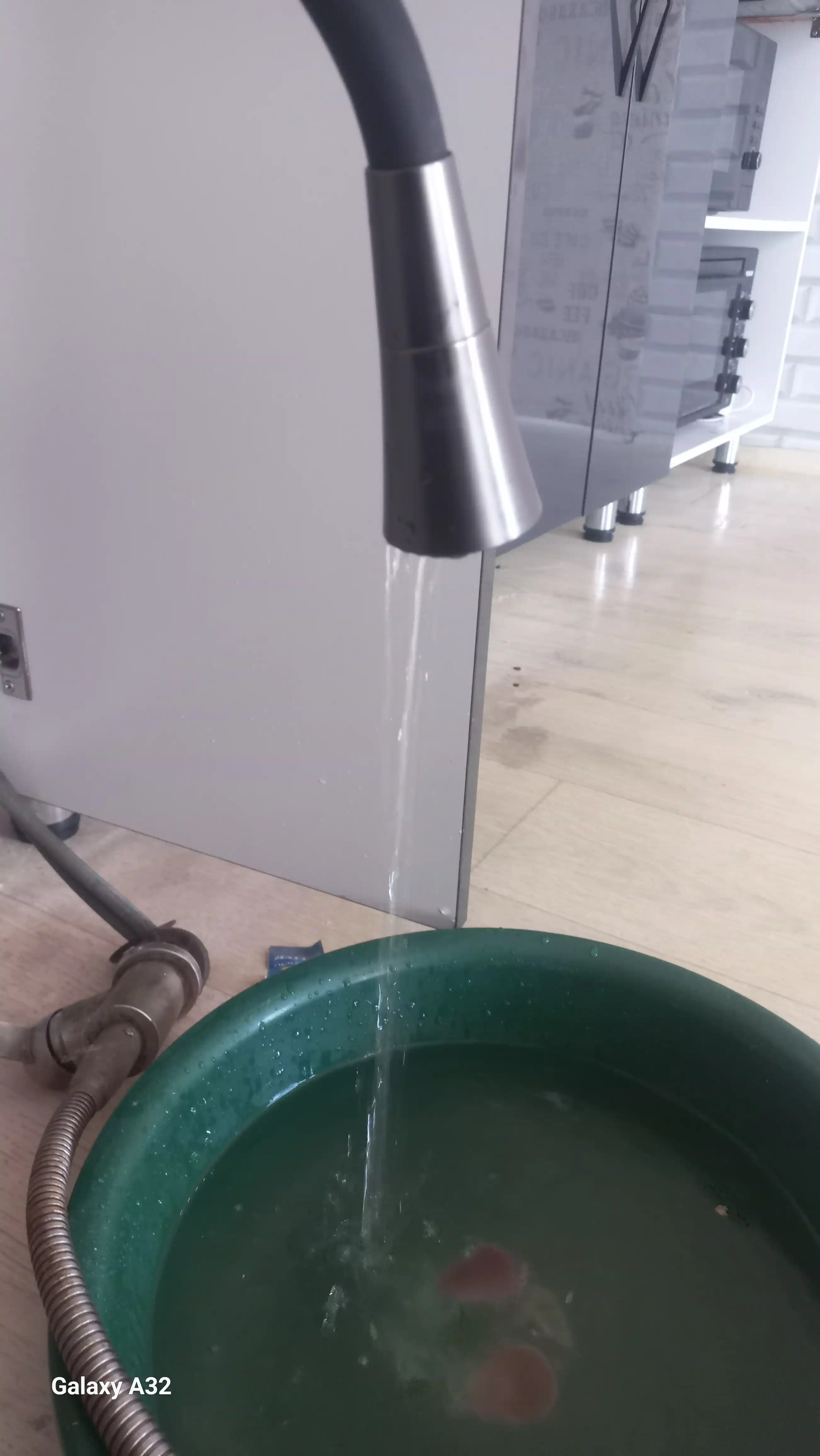 Кухонный смеситель с гибким изливом и душем, 2 режима подачи воды, поворот 360°