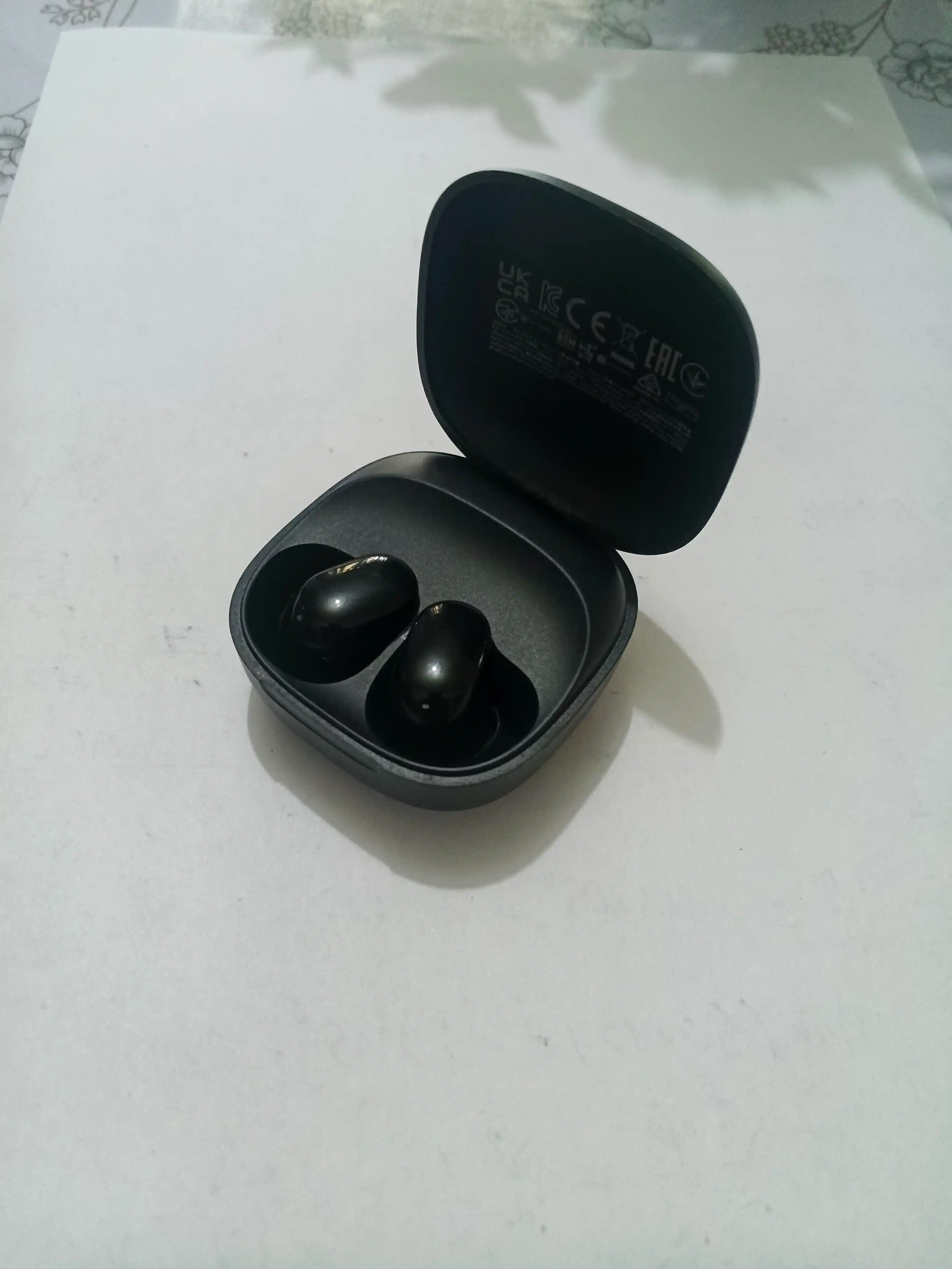 Redmi buds 6 play simsiz quloqchinlari, 36 soatgacha musiqa tinglash imkoniyati