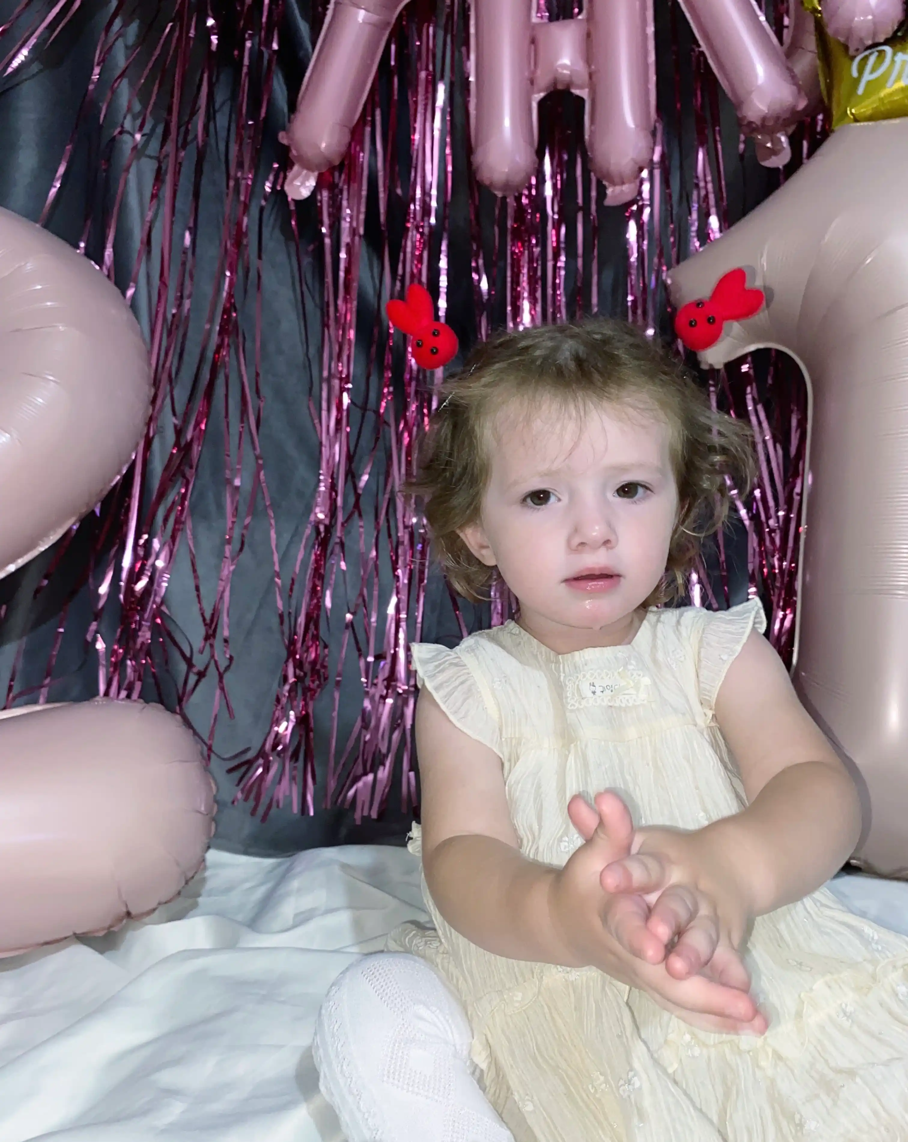 Воздушные шары с Happy Birthday для фотозоны