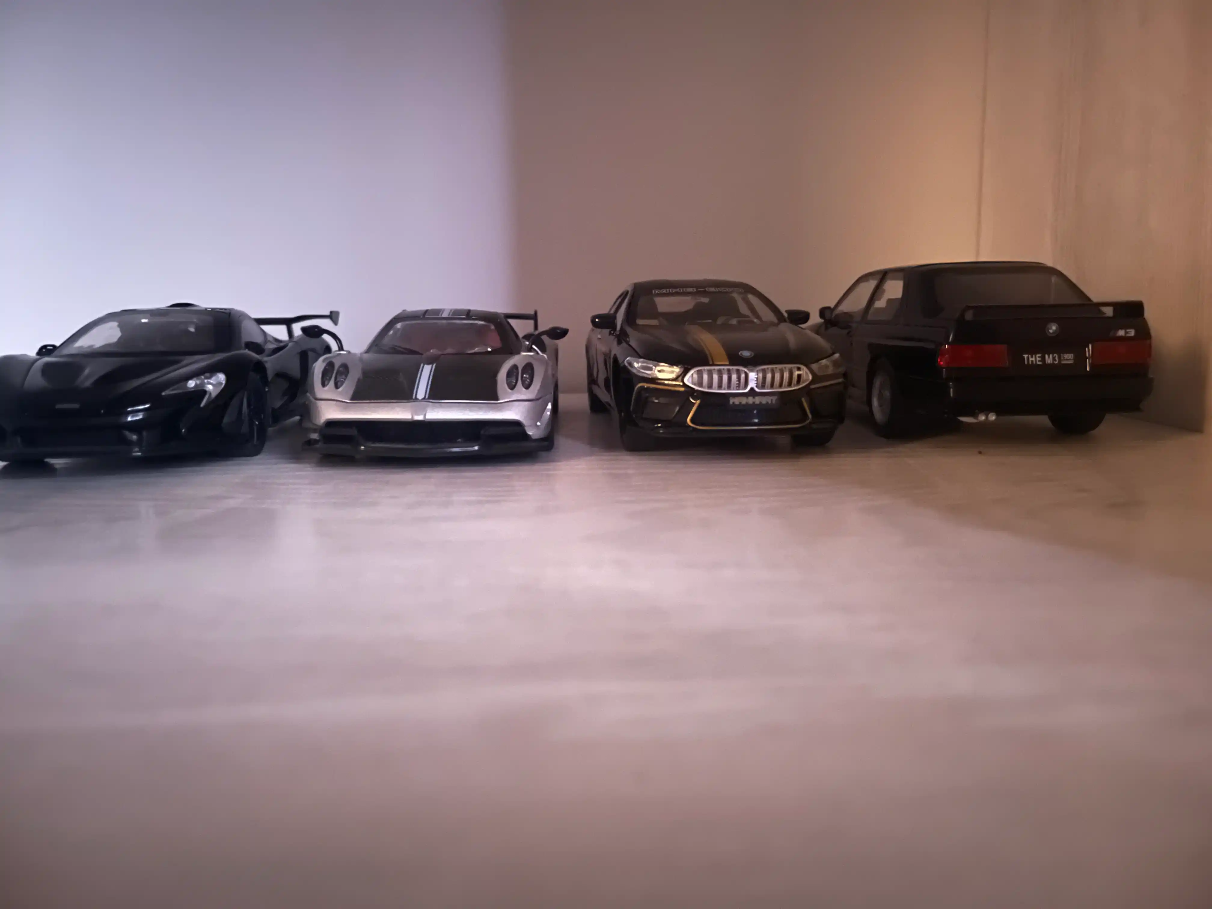 Kolleksion model BMW M8, 1:24, 21 sm