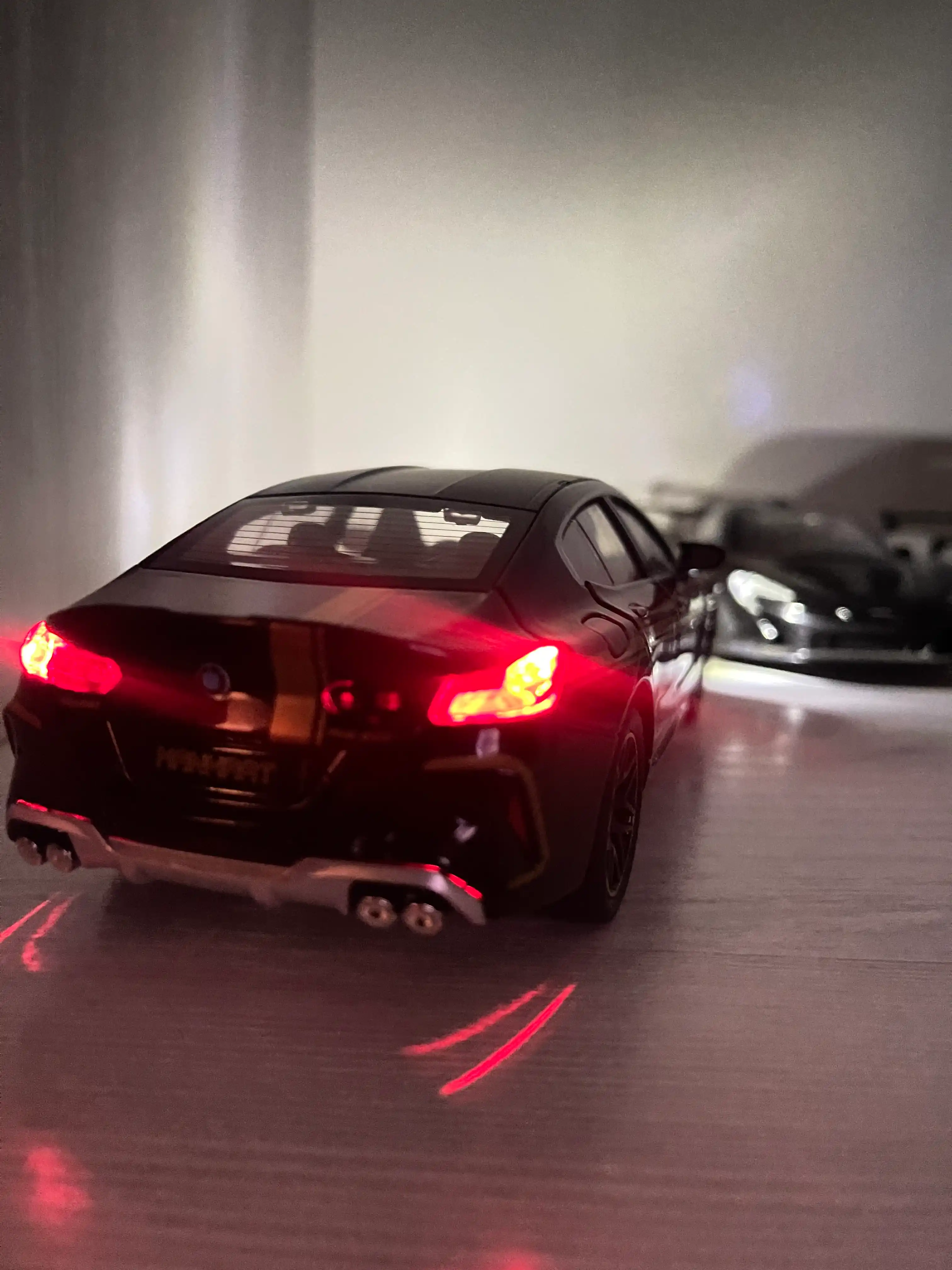Kolleksion model BMW M8, 1:24, 21 sm
