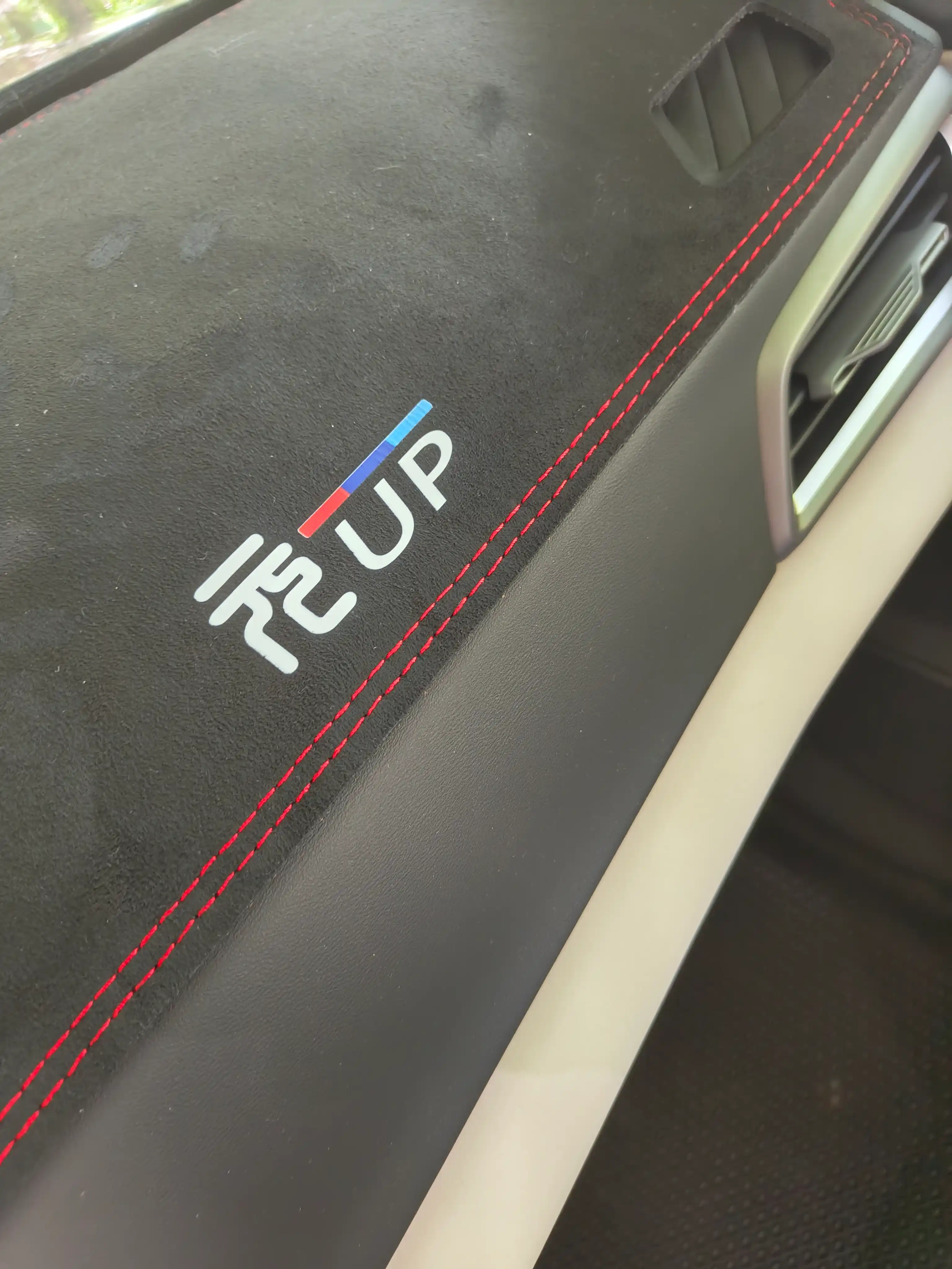 BYD Yuan UP uchun asboblar paneli uchun quyosh nuri va yaltirashga qarshi gilamcha