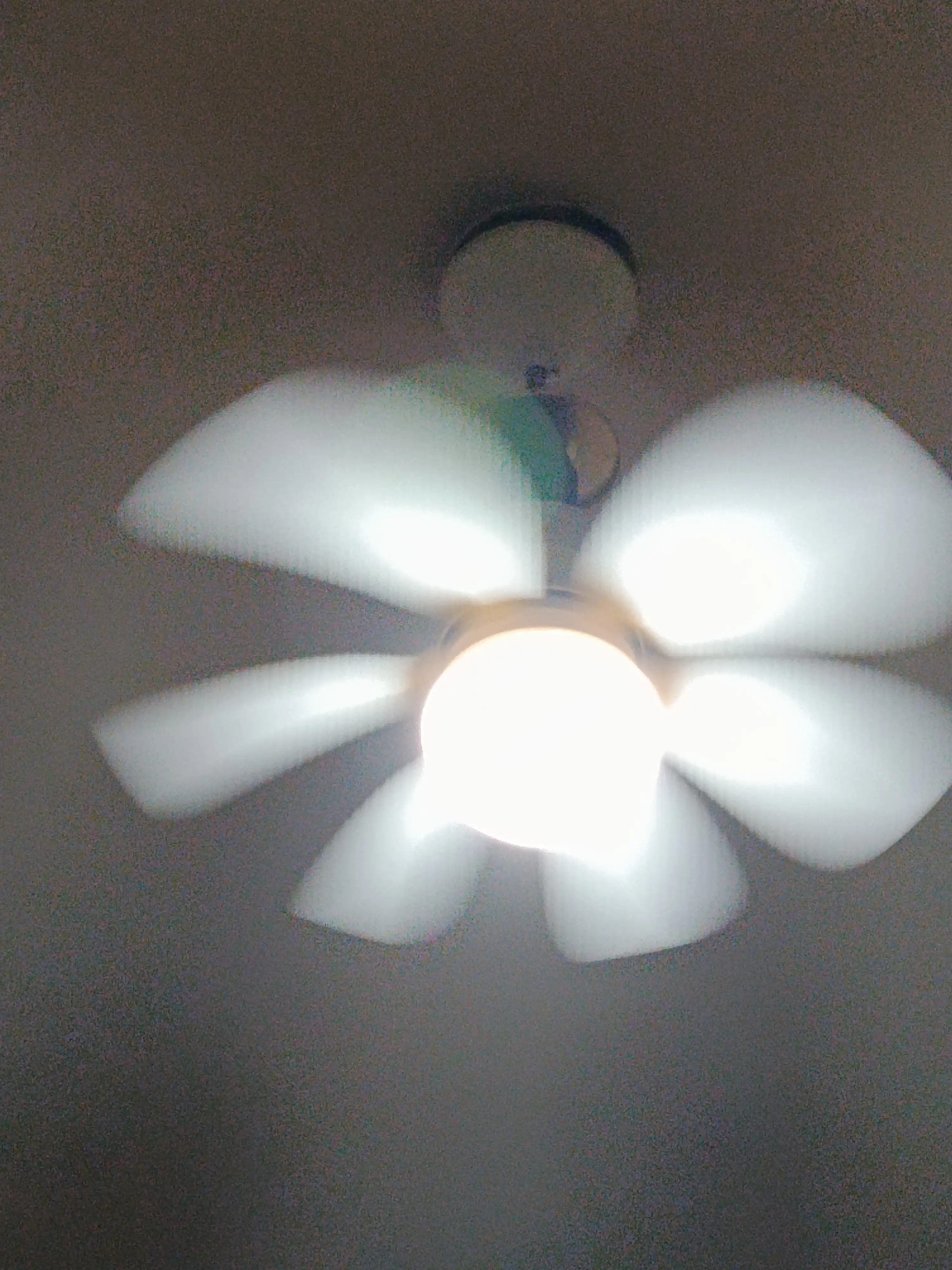 LED ventilyatorli qandil, pultli, 3 yoritish rejimi, 4 tezlik, E27, 40W, barcha xona uchun