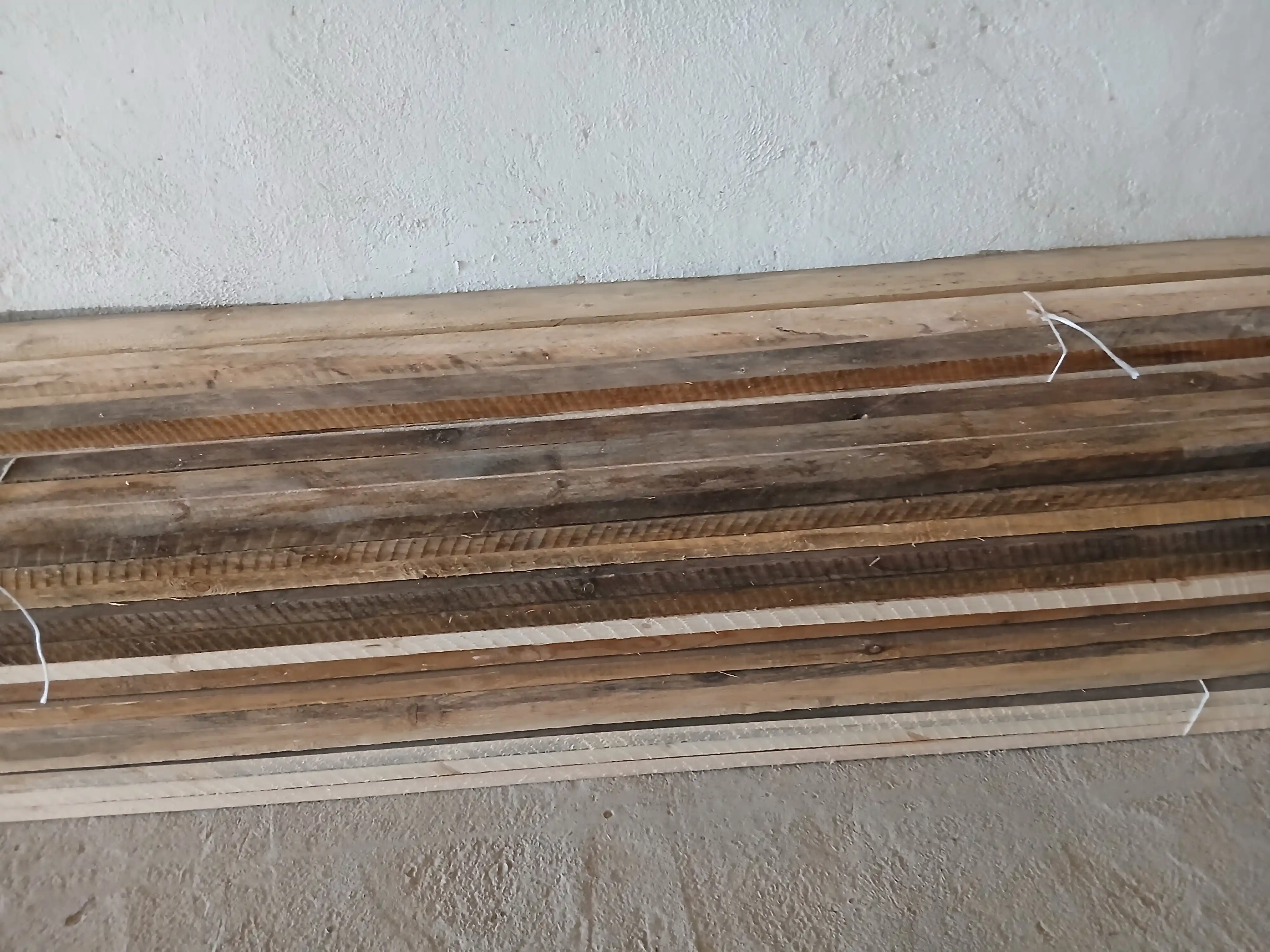Yog'och reyka Tavriko  - o‘lchami 4.8 × 2.4 sm, uzunligi 4 m