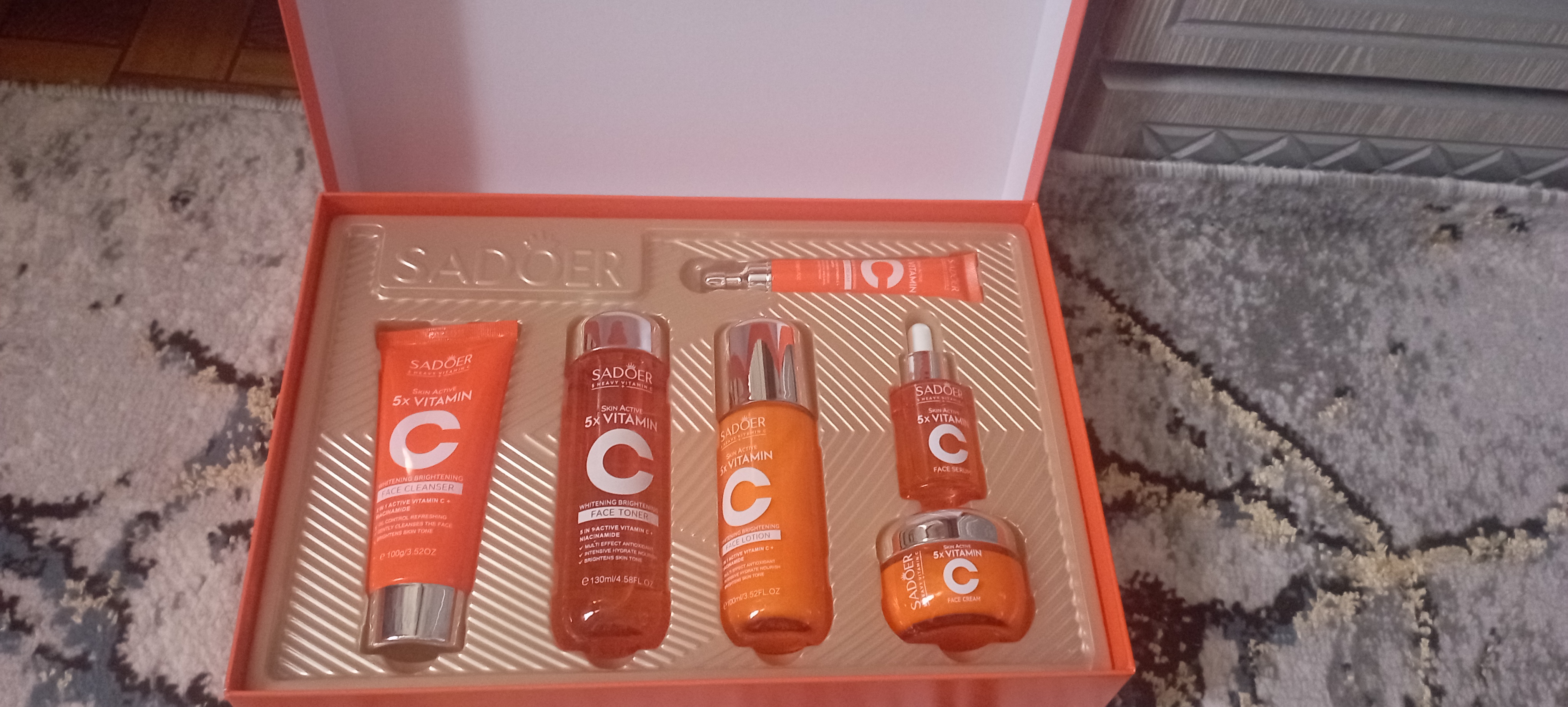 Sadoer yuz to'plami, 6 dan 1 gacha, yoshartiruvchi,  vitamin C bilan