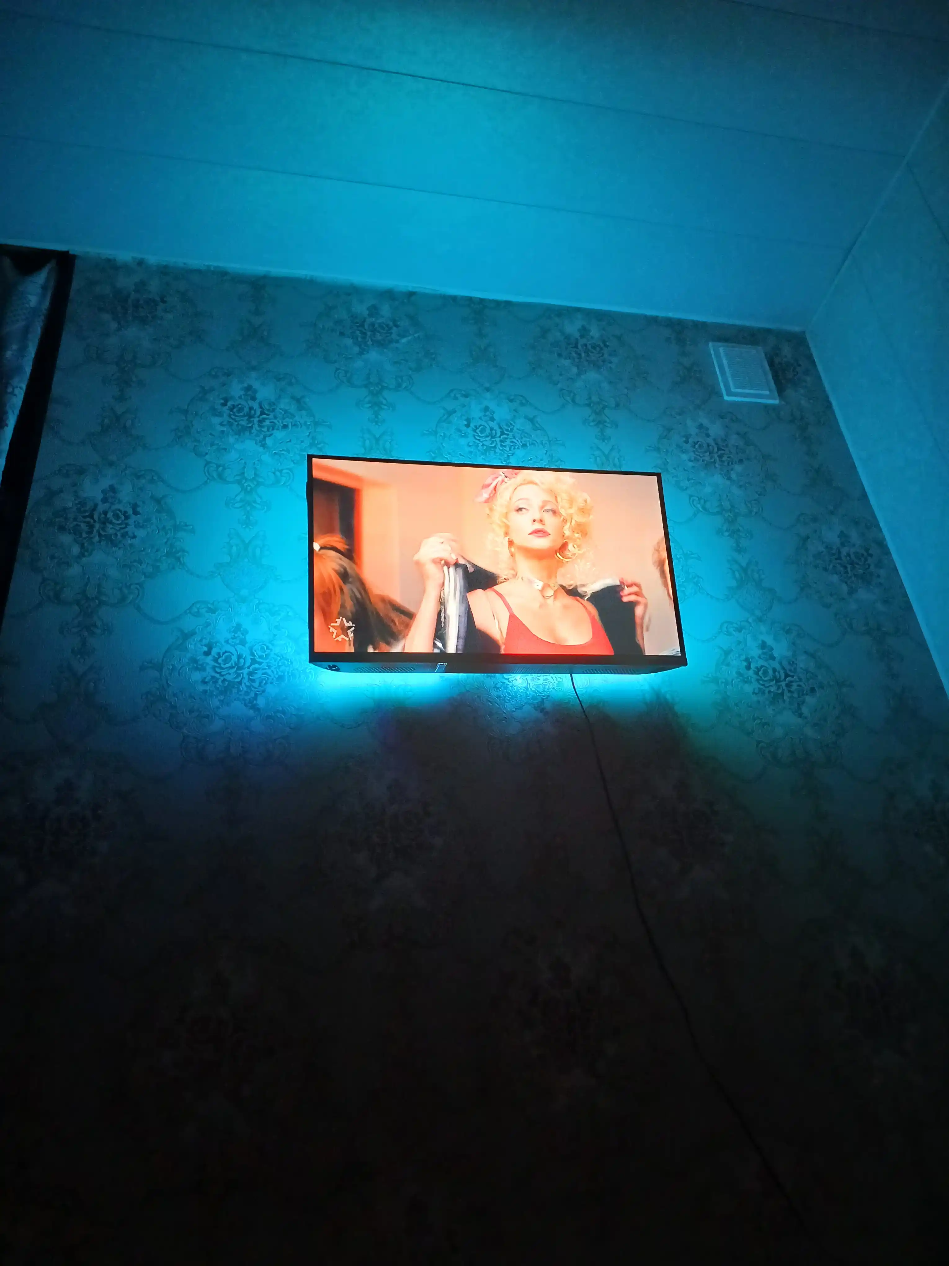 RGB Pickup LED Lenta 3M, 5M, 10M – Bluetooth va Musiqaga Reaksiya